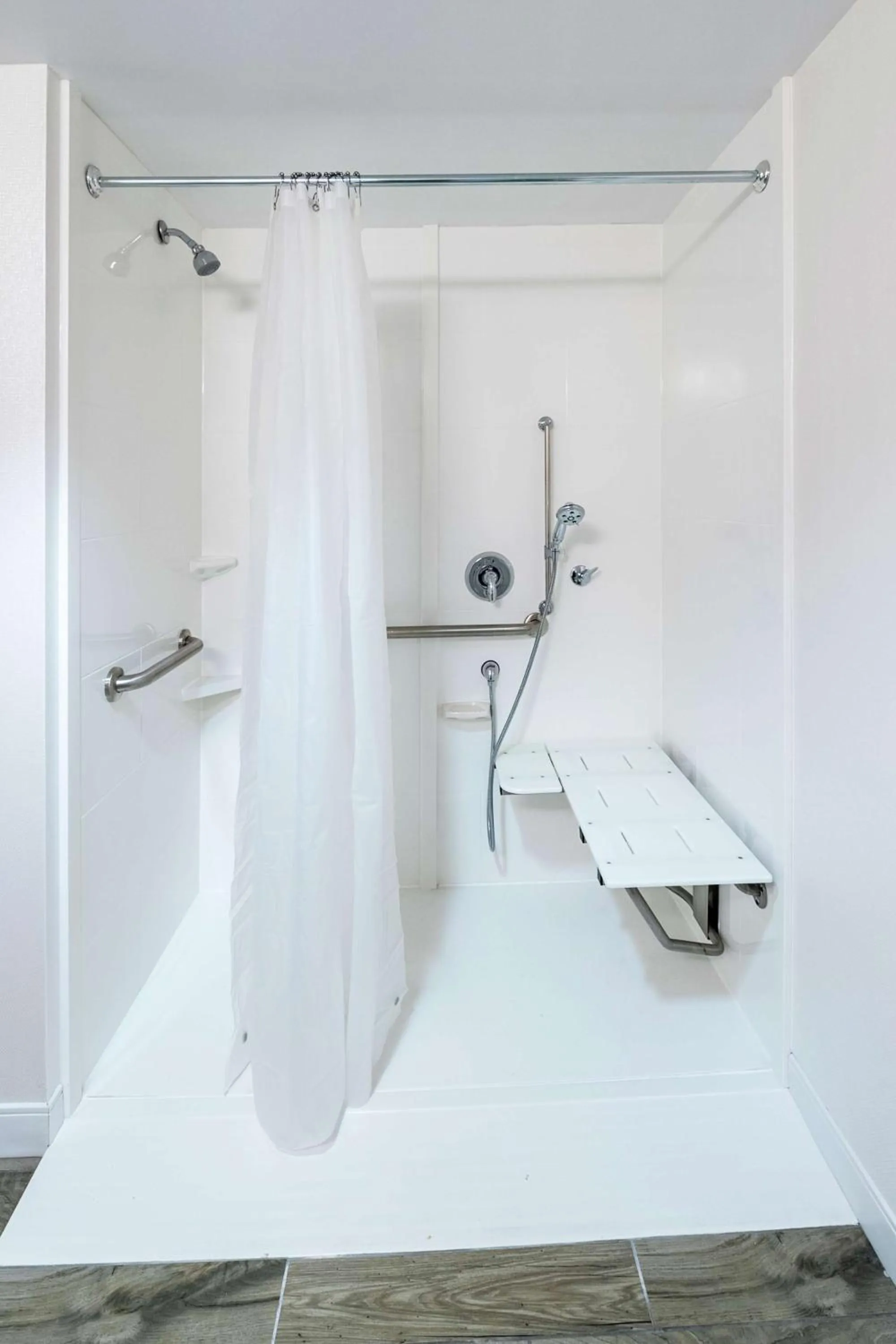 Bathroom in Hampton Inn Gainesville