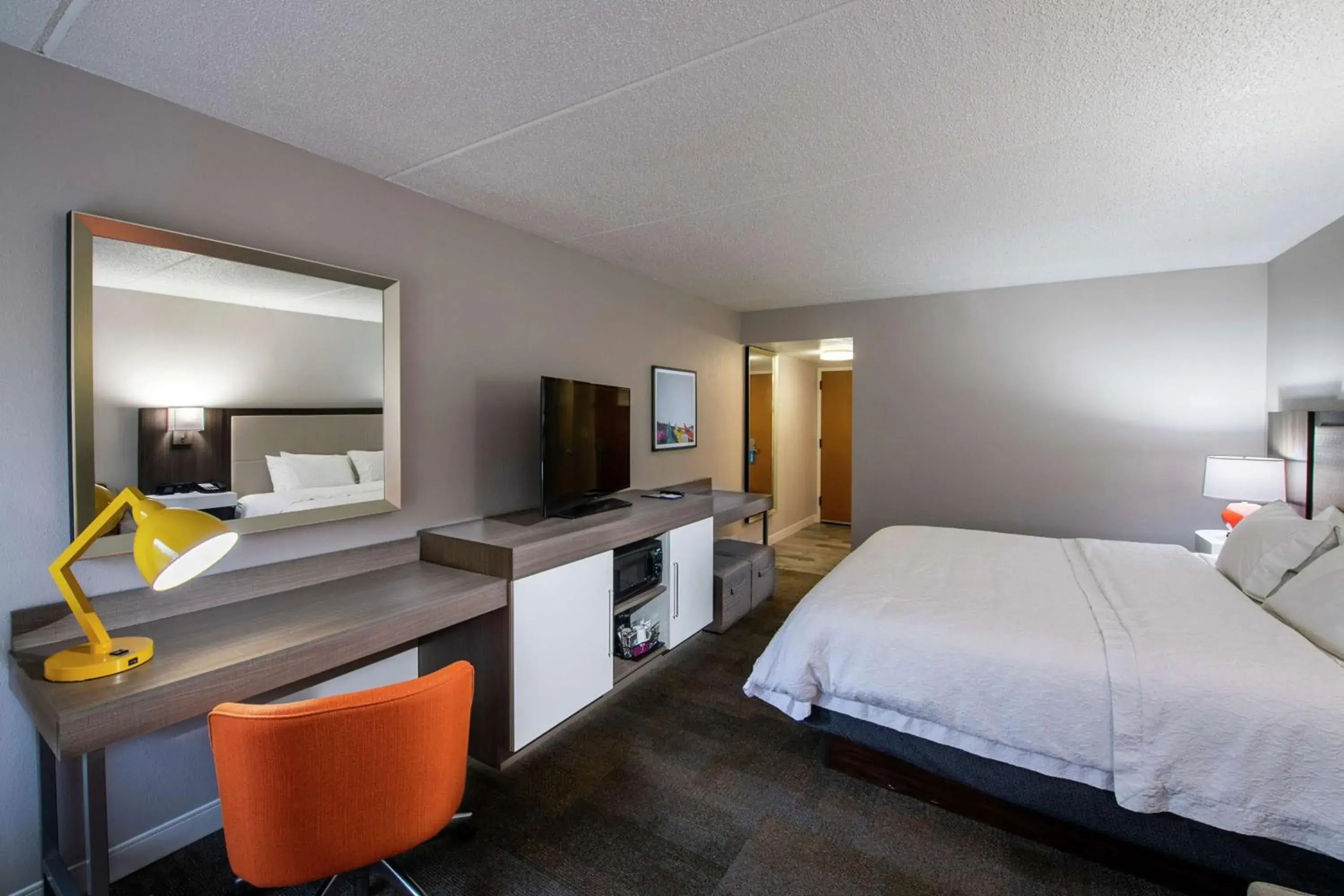 King Room with King Bed - Non-Smoking in Hampton Inn Gainesville King Room with King Bed - Non-Smoking in Hampton Inn Gainesville