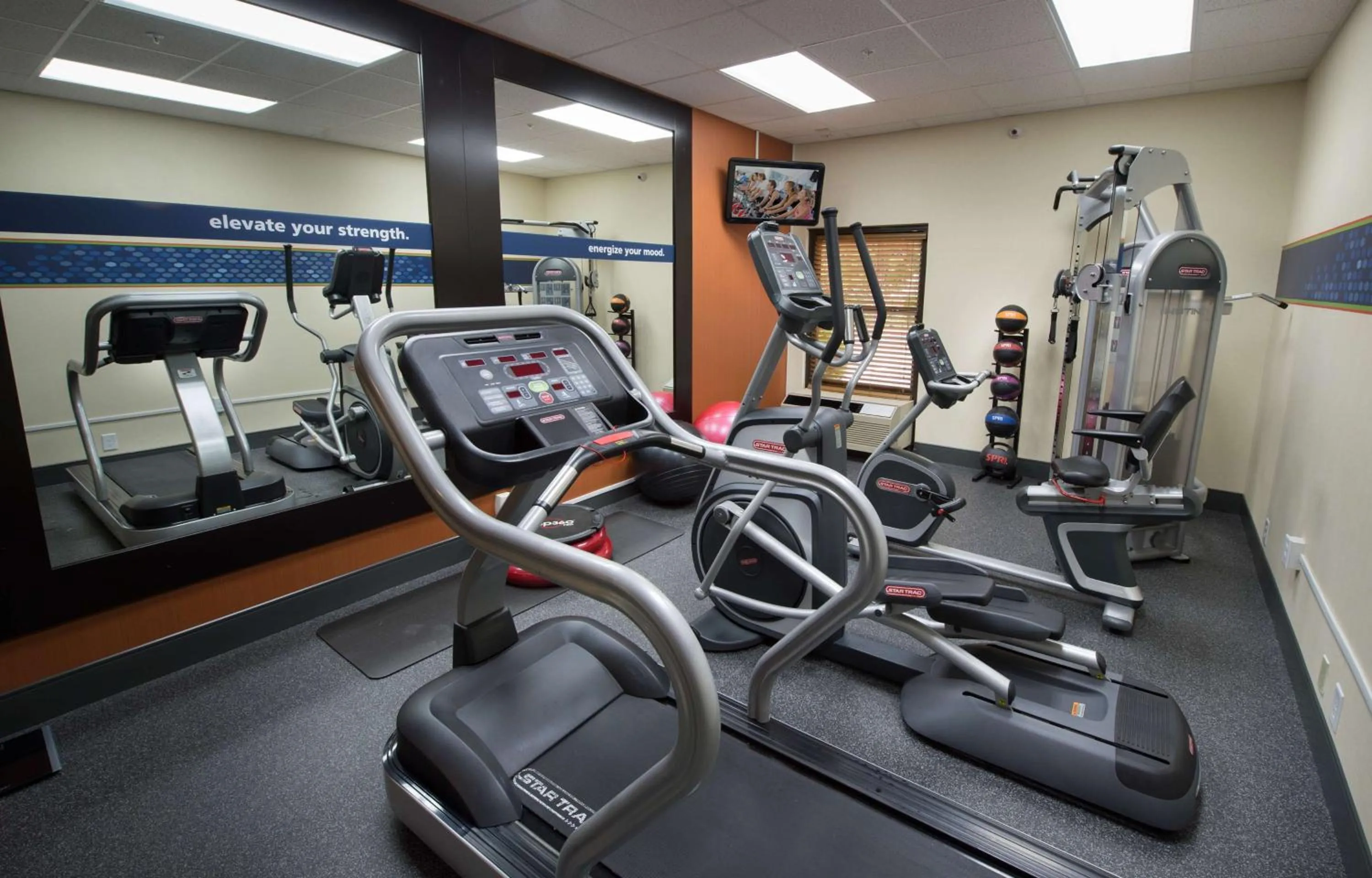 Fitness centre/facilities in Hampton Inn Gainesville