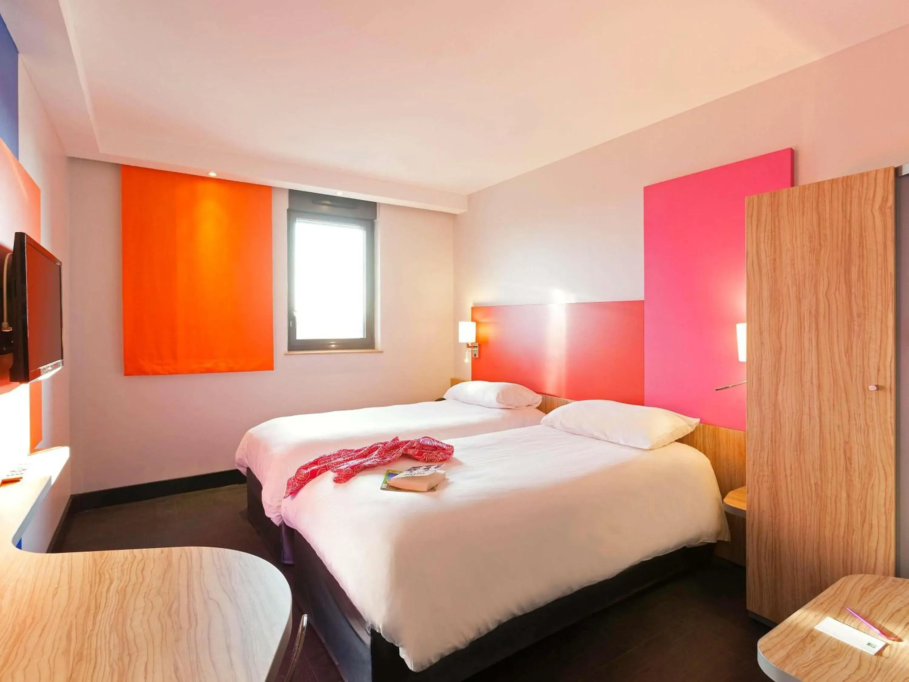 Bedroom, Bed in ibis Styles Romans-Valence Gare TGV Bedroom, Bed in ibis Styles Romans-Valence Gare TGV