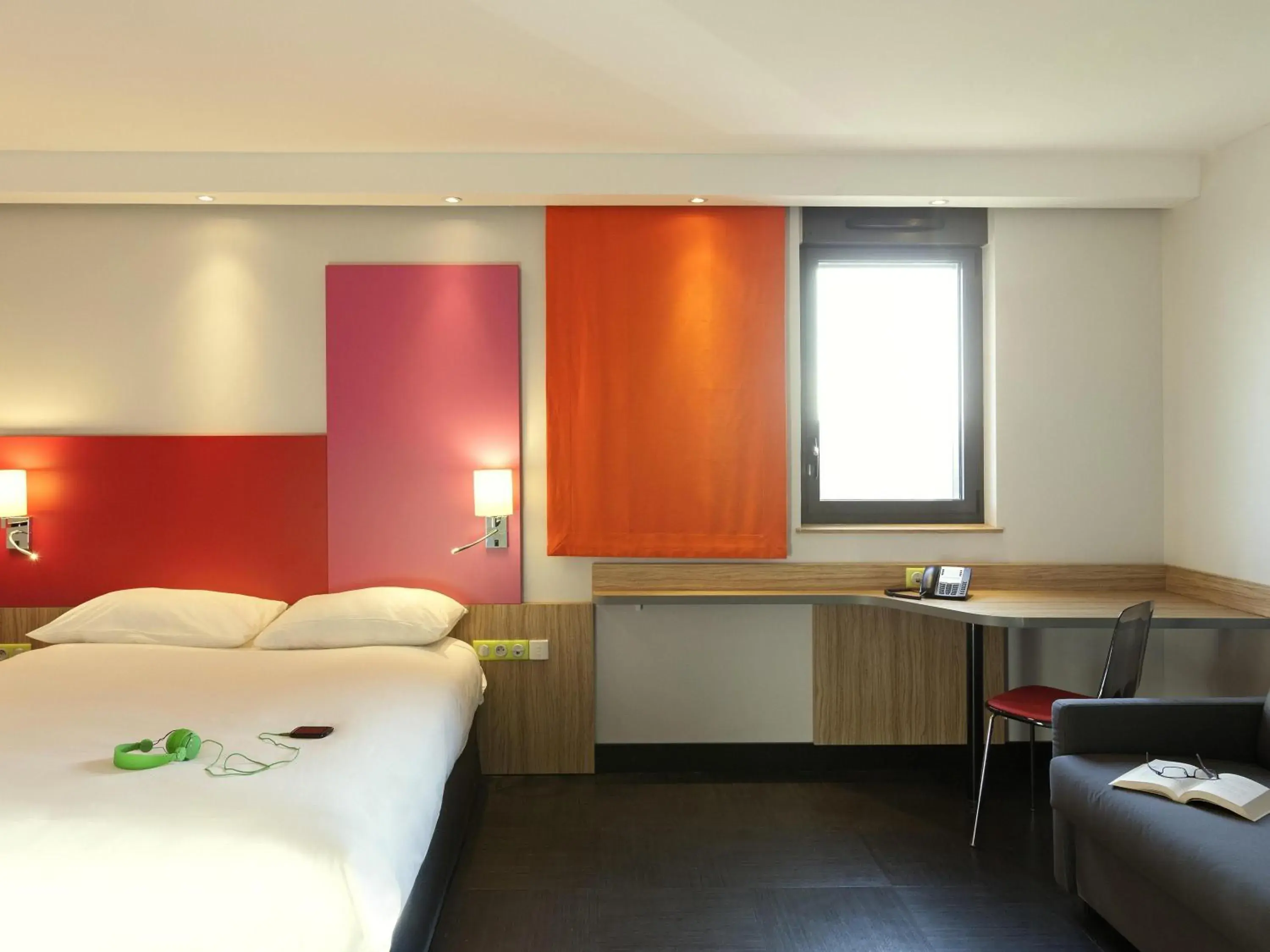 Bedroom, Bed in ibis Styles Romans-Valence Gare TGV Bedroom, Bed in ibis Styles Romans-Valence Gare TGV
