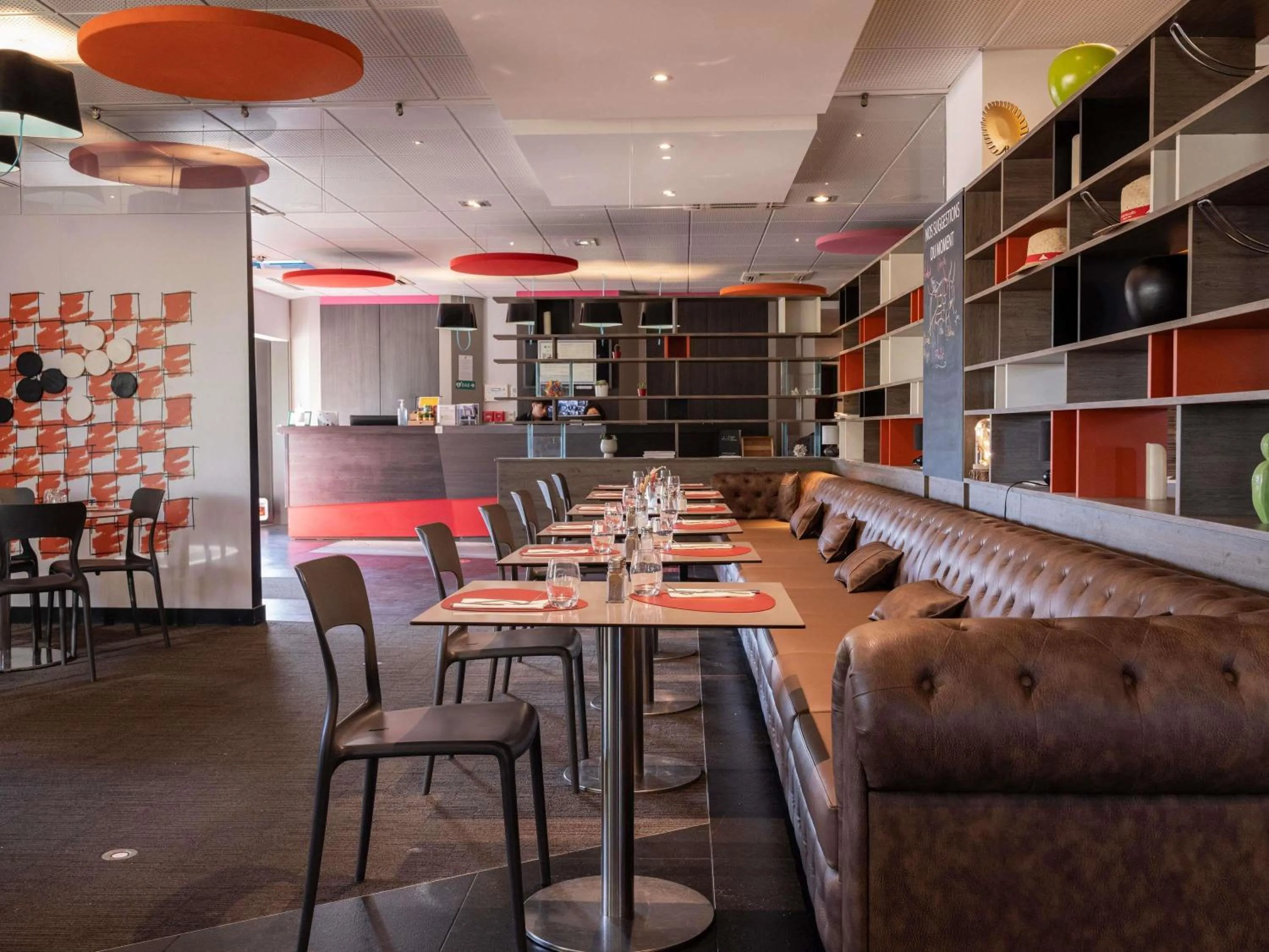 Lounge or bar in ibis Styles Romans-Valence Gare TGV