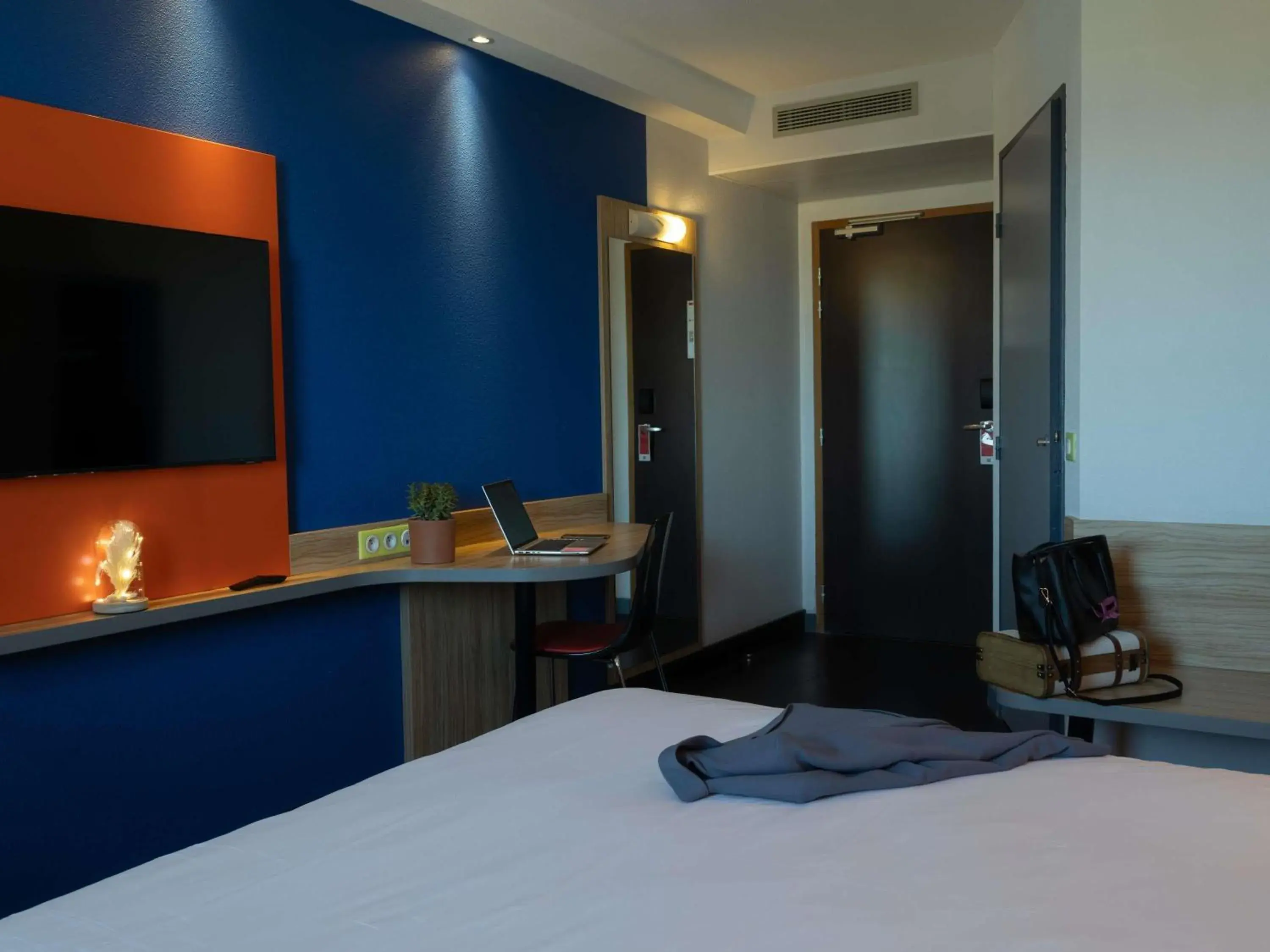 Bedroom, Bed in ibis Styles Romans-Valence Gare TGV Bedroom, Bed in ibis Styles Romans-Valence Gare TGV