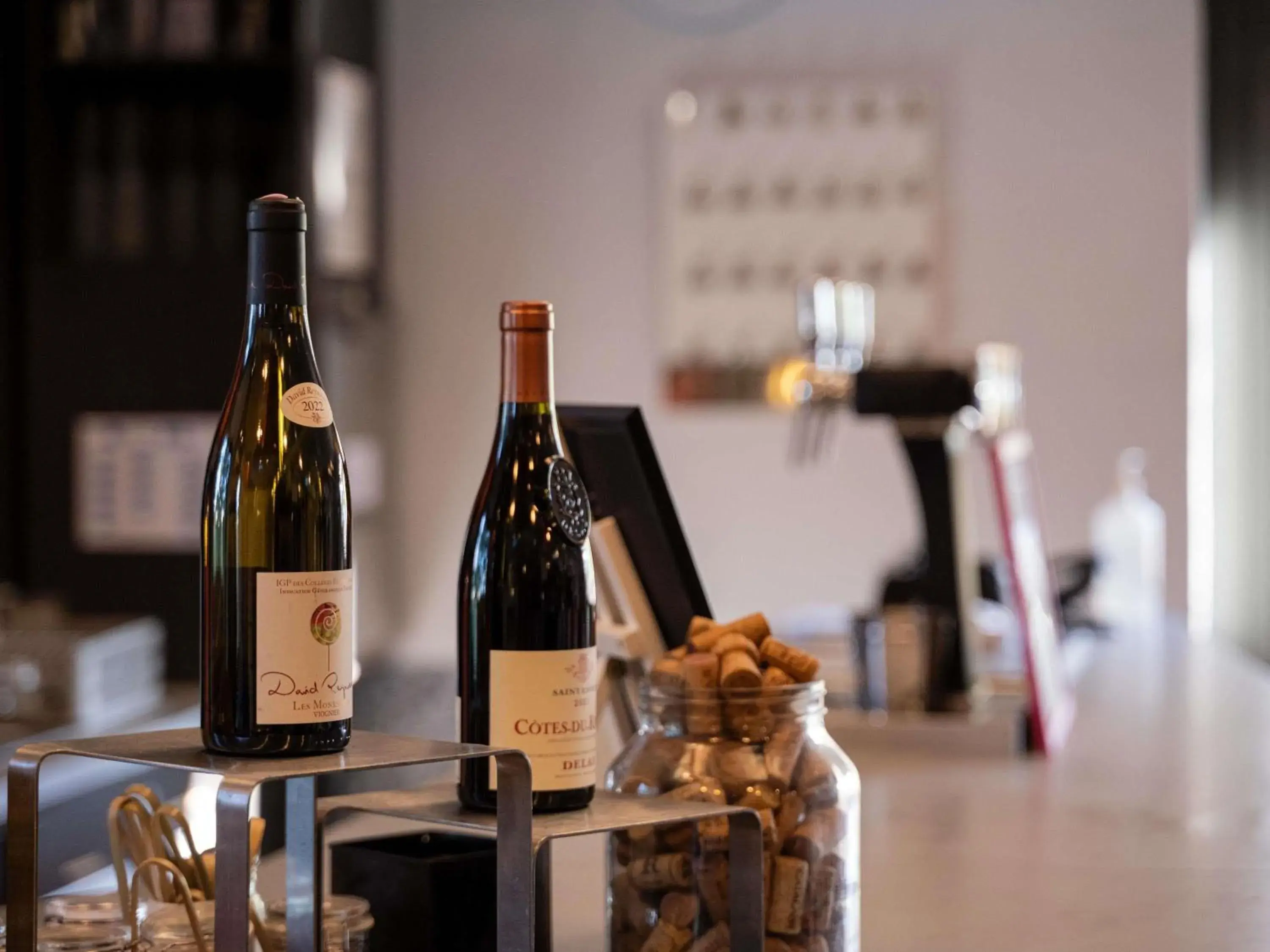 Lounge or bar in ibis Styles Romans-Valence Gare TGV Lounge or bar in ibis Styles Romans-Valence Gare TGV