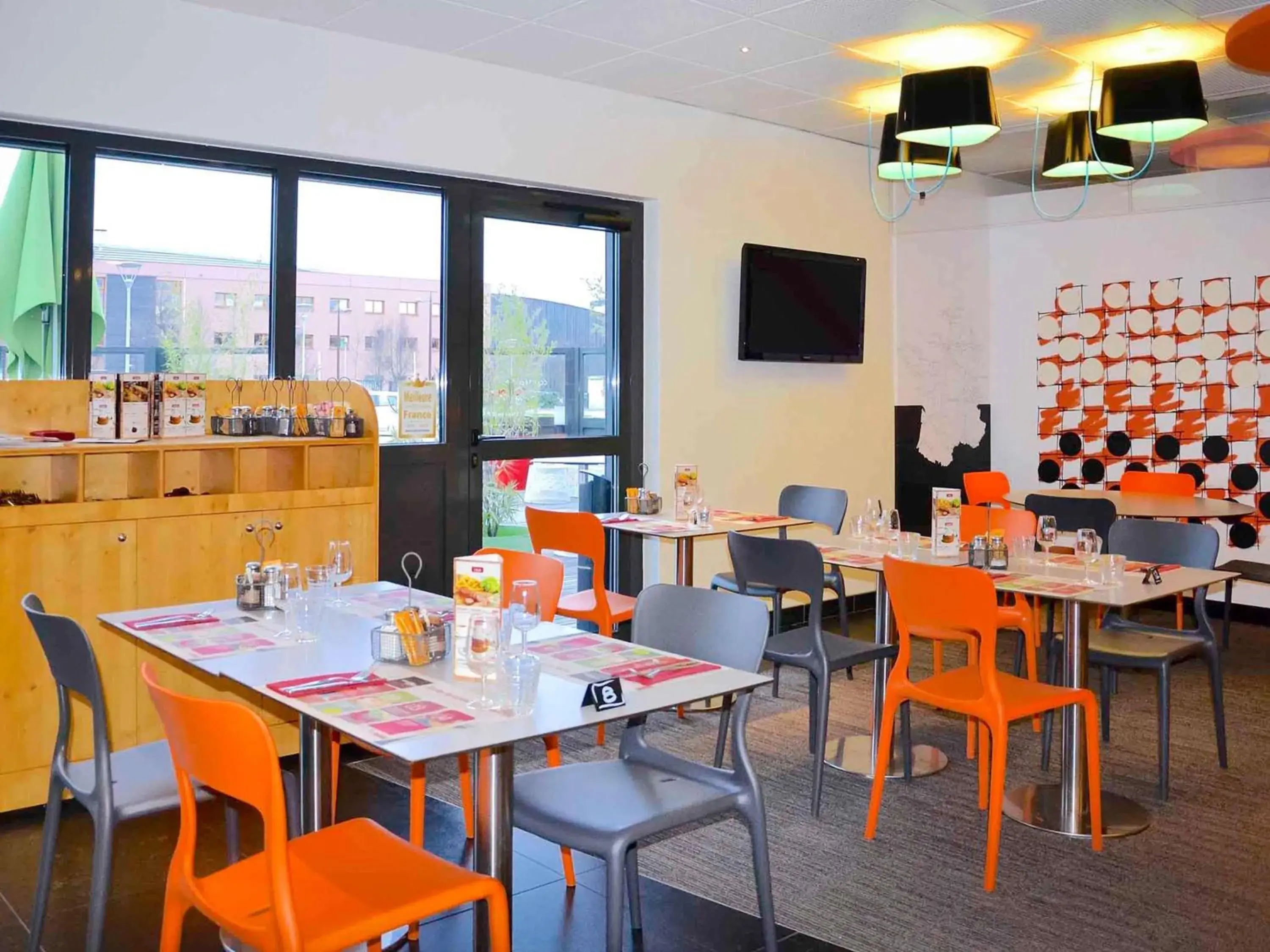 Restaurant/places to eat in ibis Styles Romans-Valence Gare TGV Restaurant/places to eat in ibis Styles Romans-Valence Gare TGV