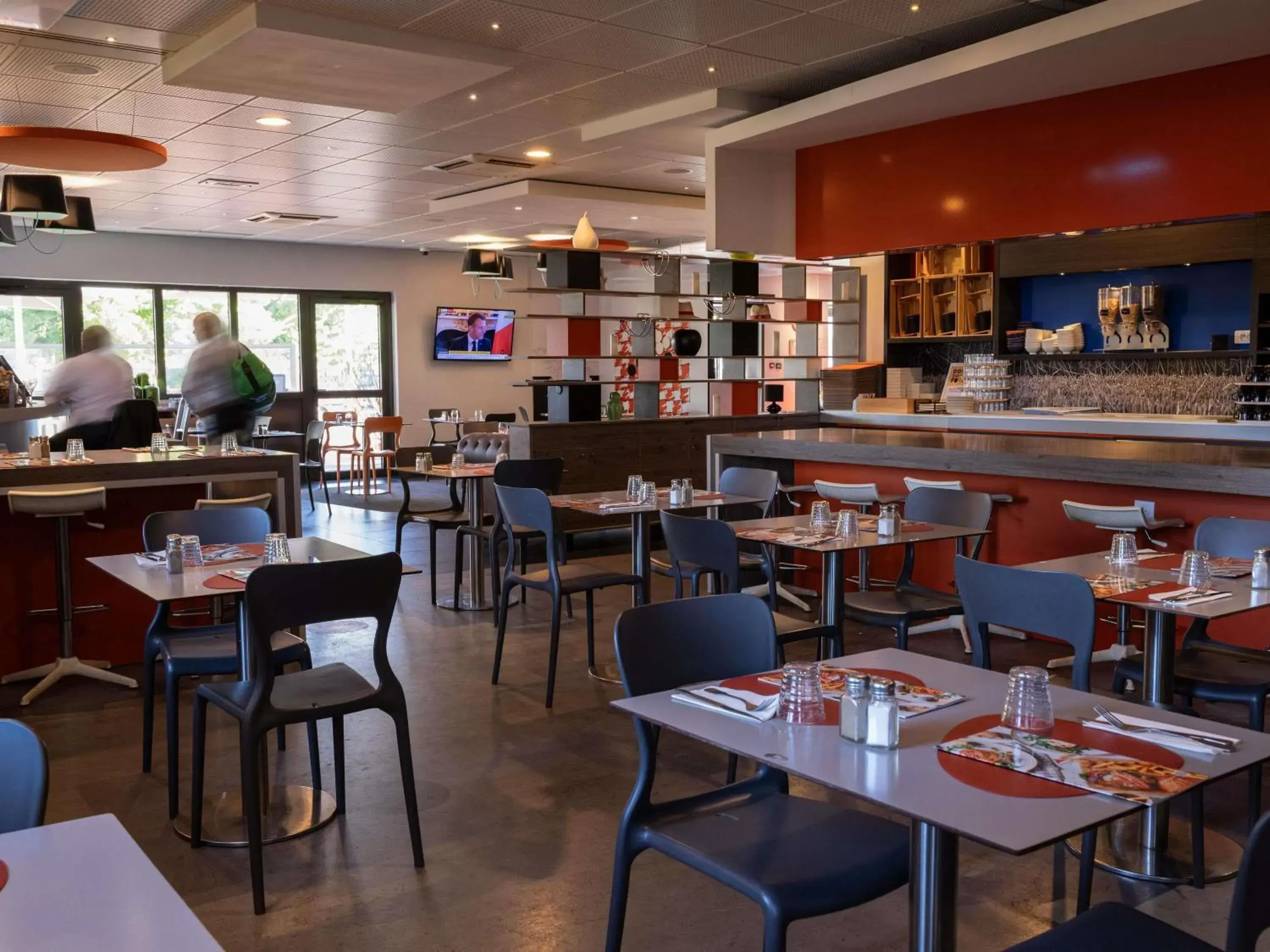 Lounge or bar in ibis Styles Romans-Valence Gare TGV Lounge or bar in ibis Styles Romans-Valence Gare TGV