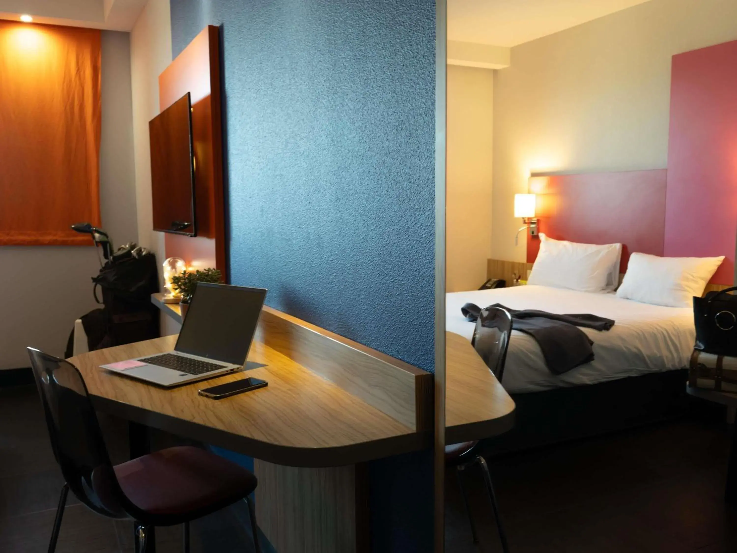 Standard One Double Bed in ibis Styles Romans-Valence Gare TGV Standard One Double Bed in ibis Styles Romans-Valence Gare TGV