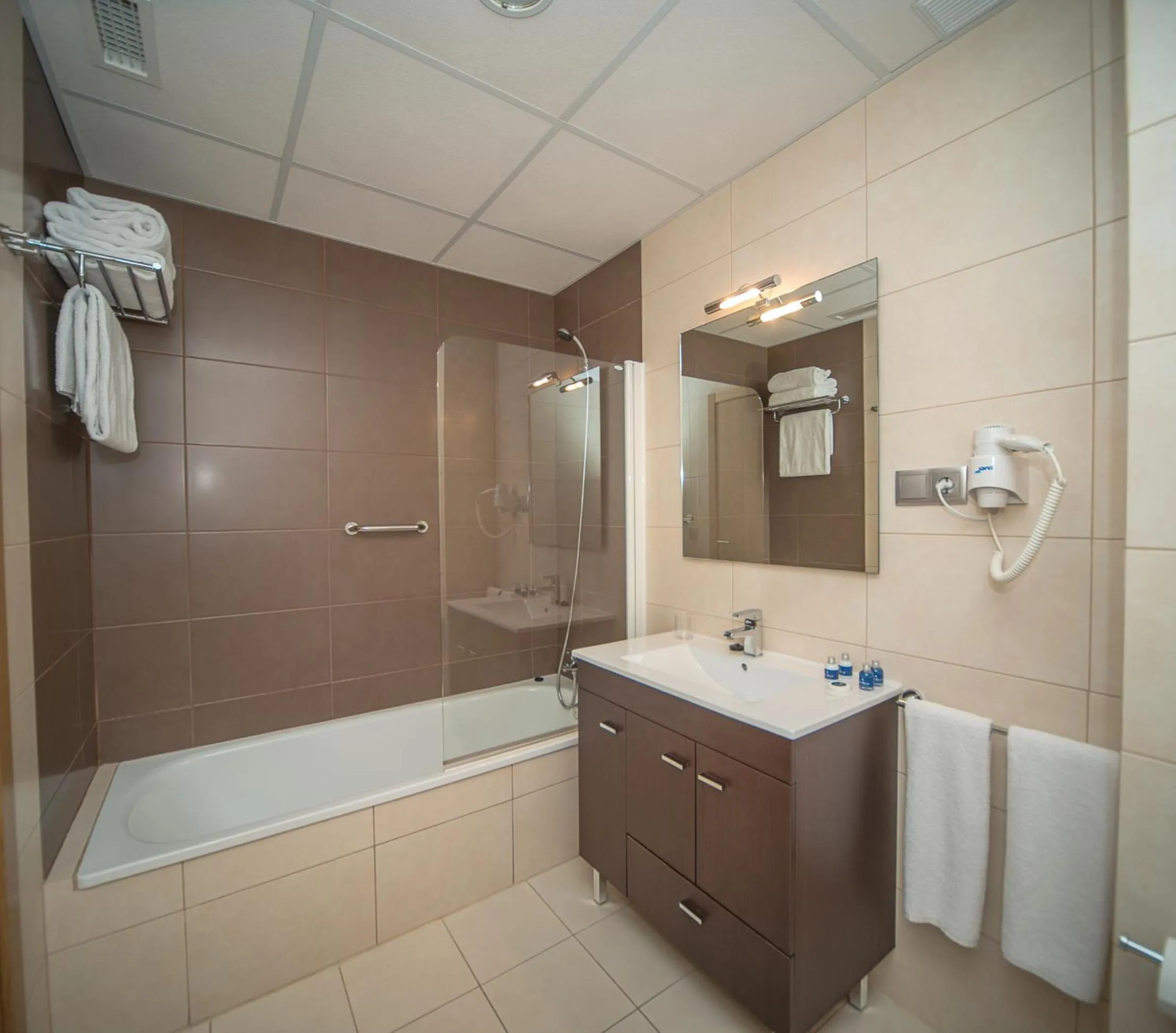 Bathroom in Apartahotel & Spa Jacetania