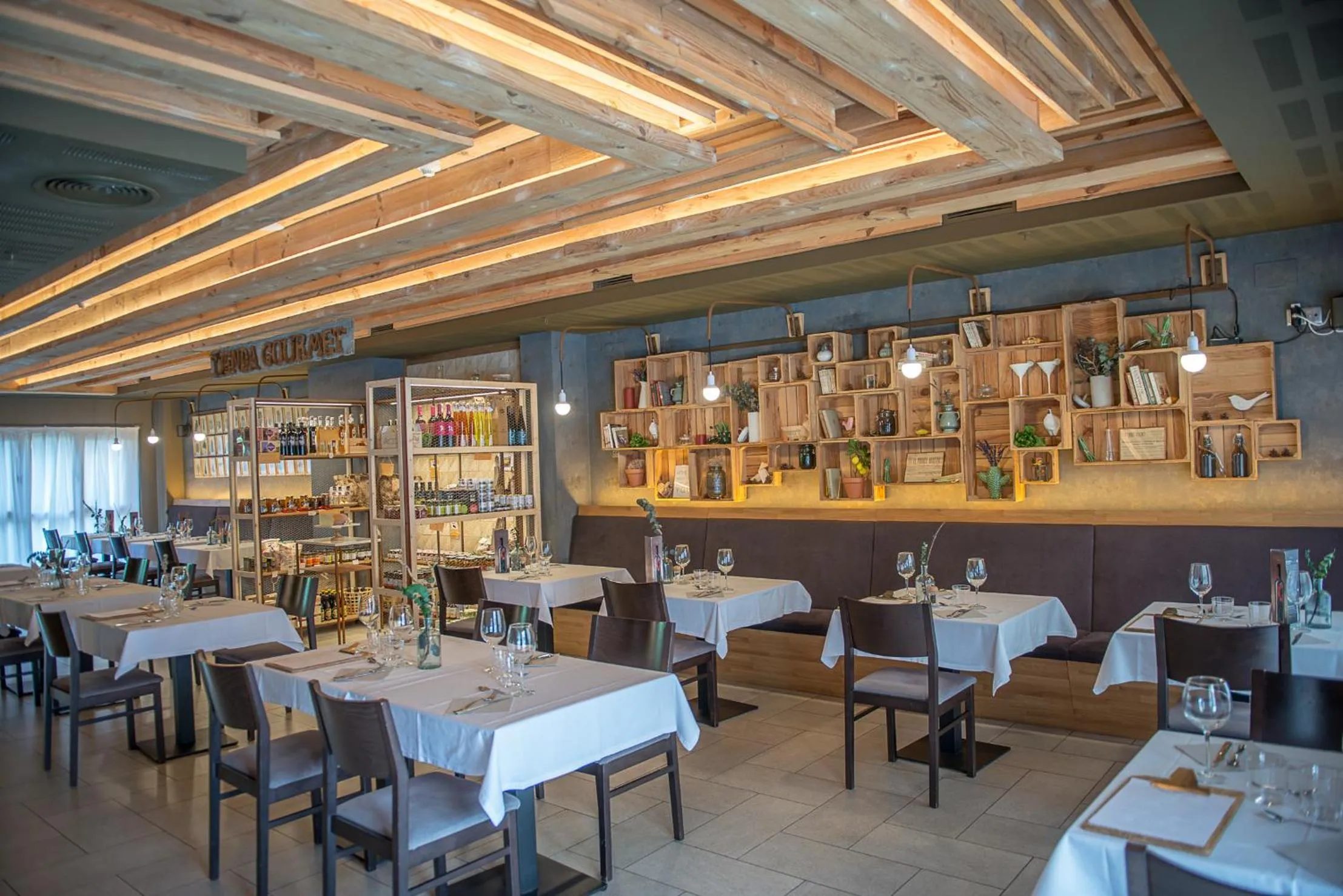 Restaurant/places to eat in Apartahotel & Spa Jacetania