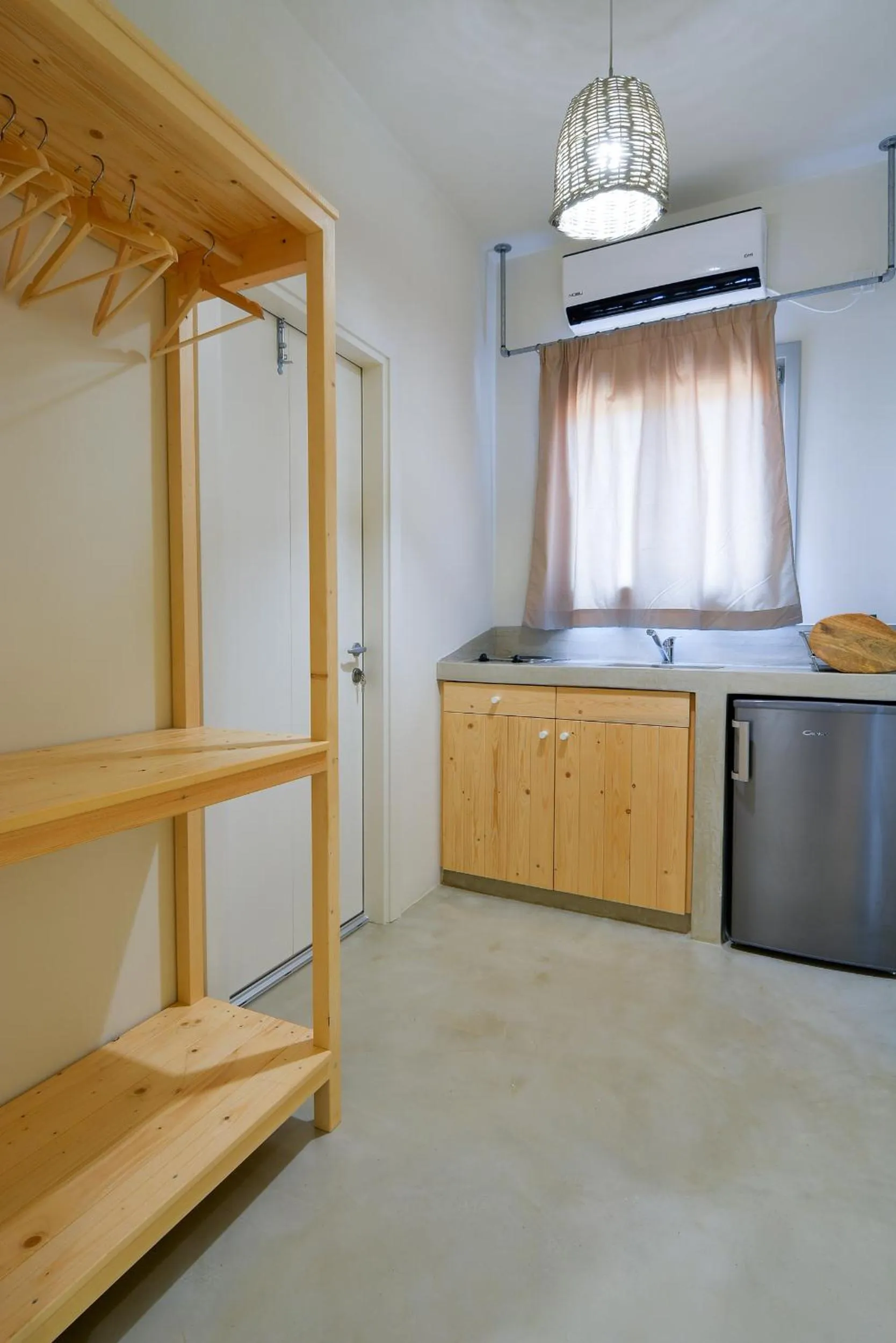 Kitchen or kitchenette in Rooster Guesthouse Rooms