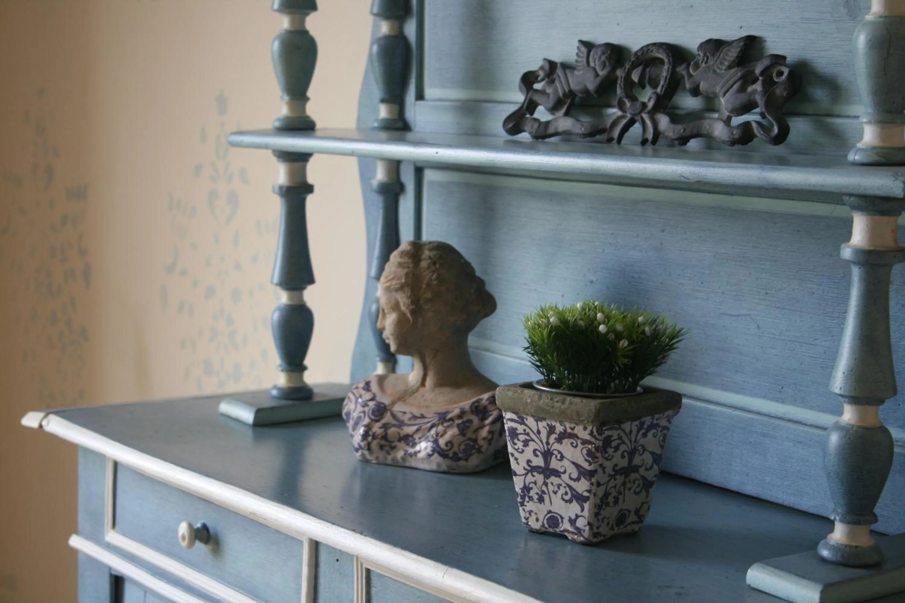 Decorative detail in La Rolandie Haute