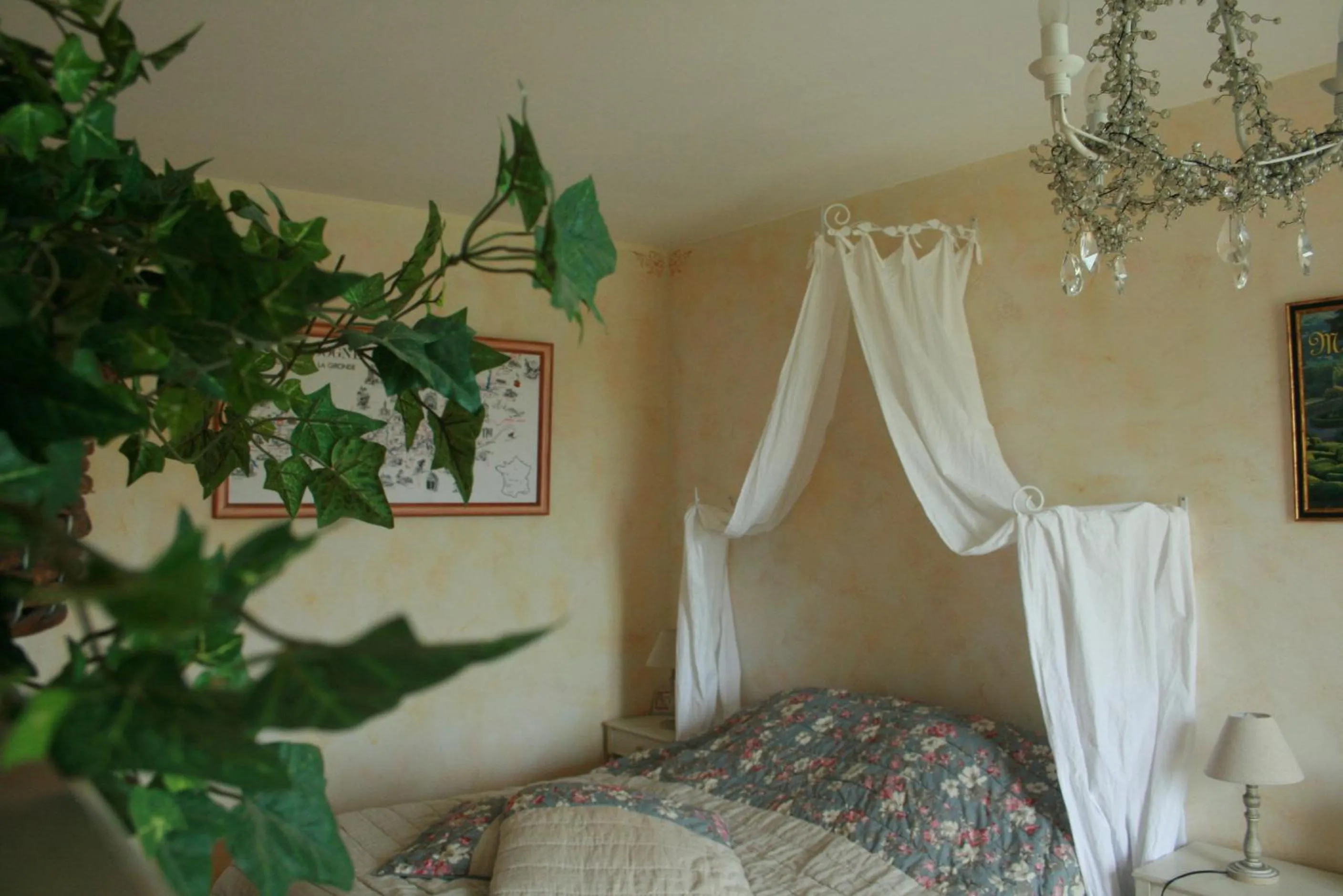 Photo of the whole room, Bed in La Rolandie Haute