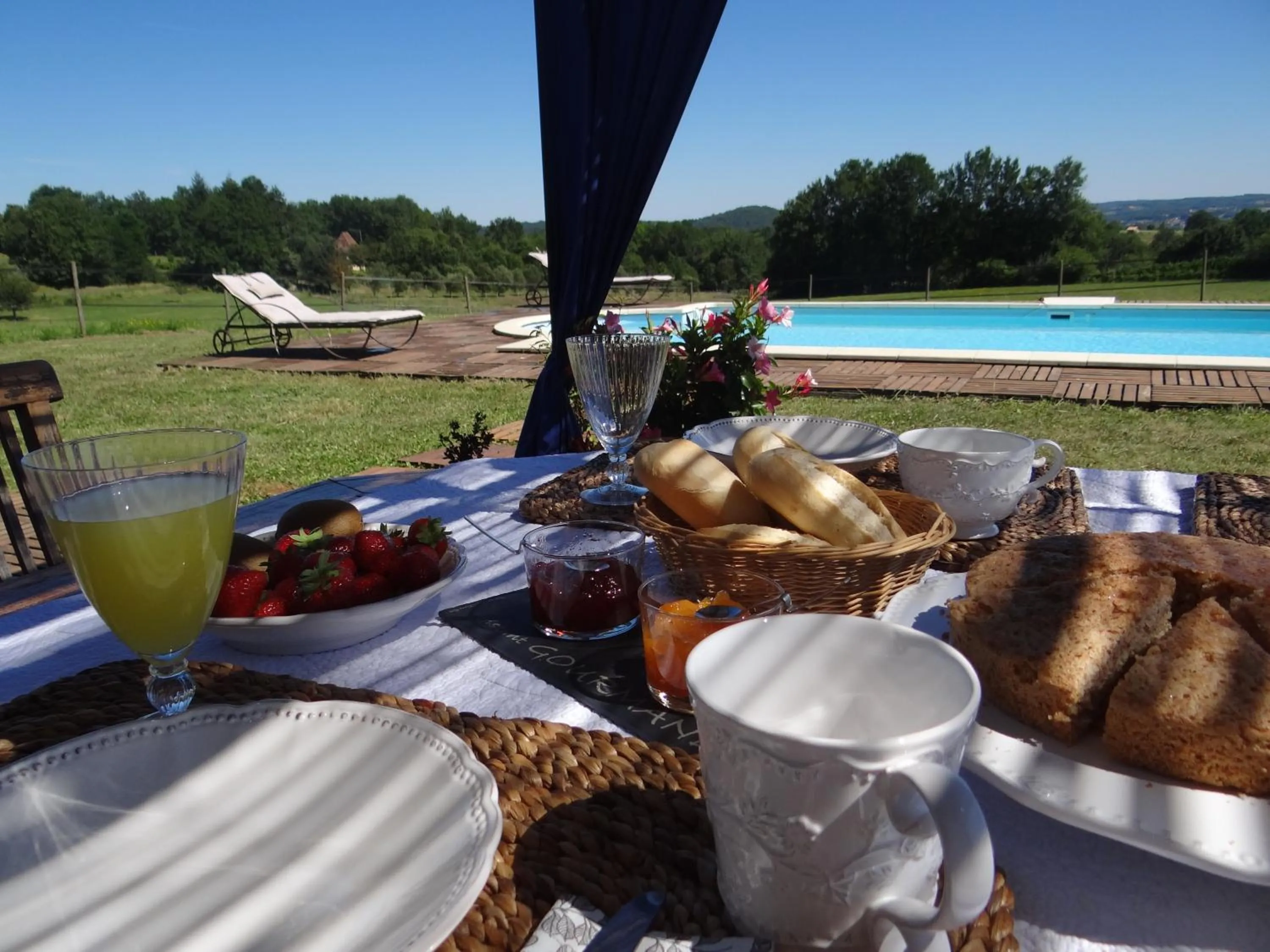 Continental breakfast in La Rolandie Haute