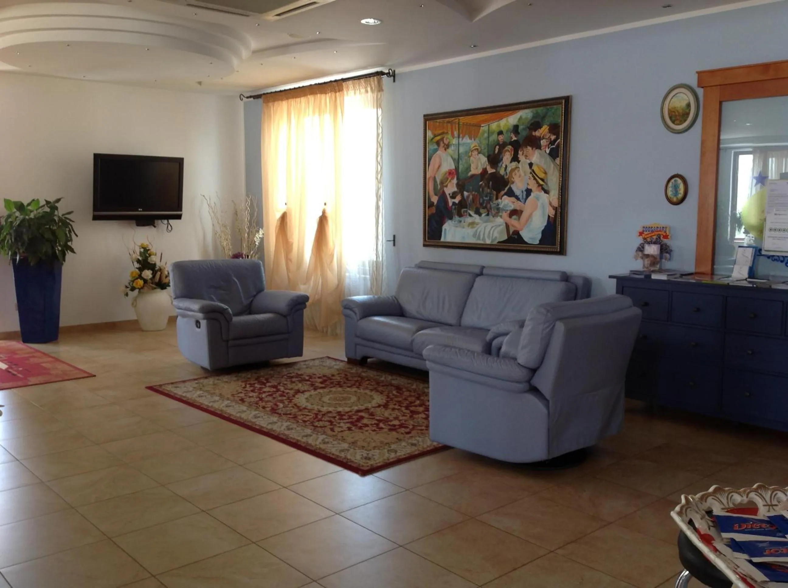 Communal lounge/ TV room in Hotel Corallo