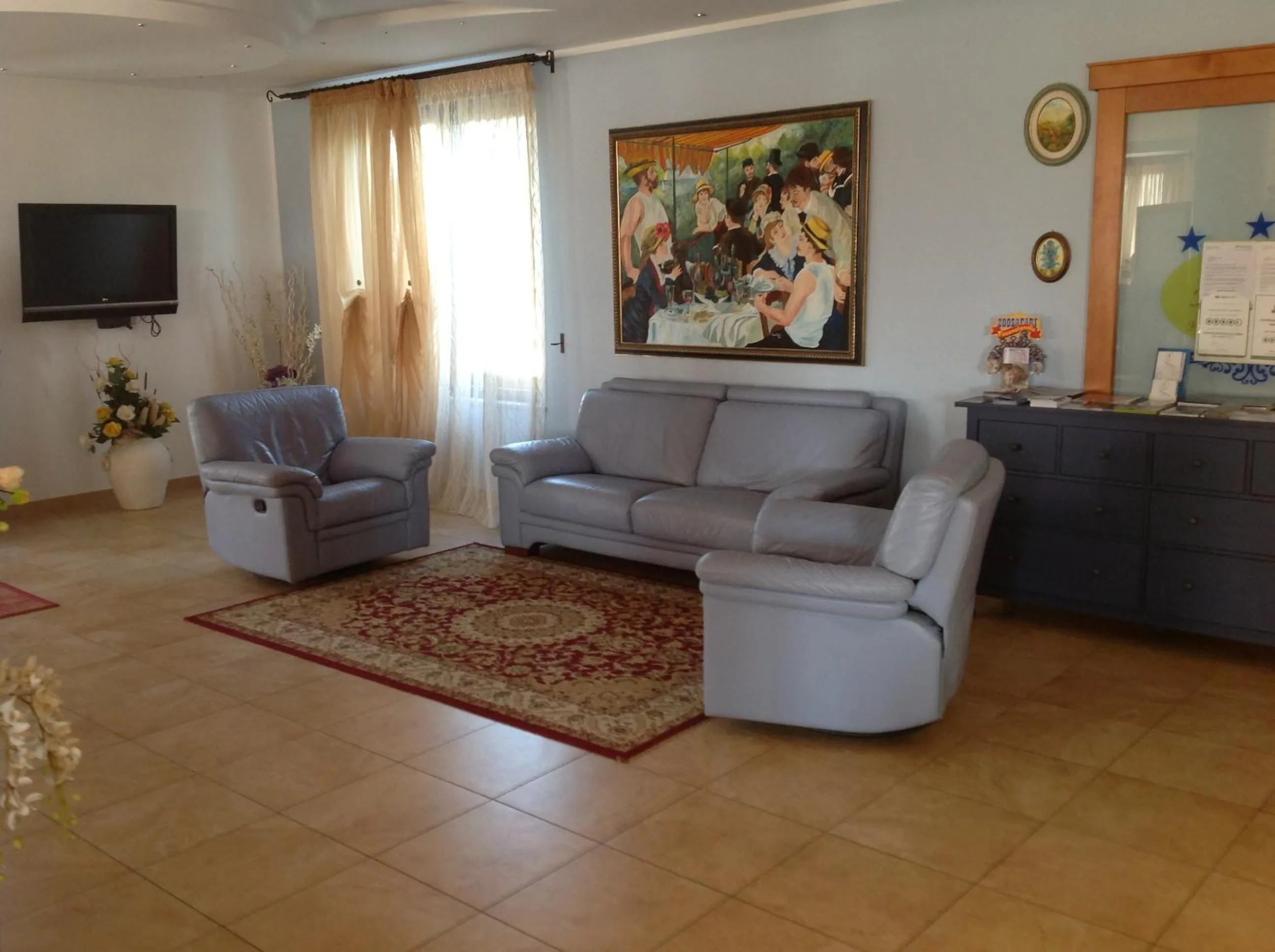 Communal lounge/ TV room in Hotel Corallo