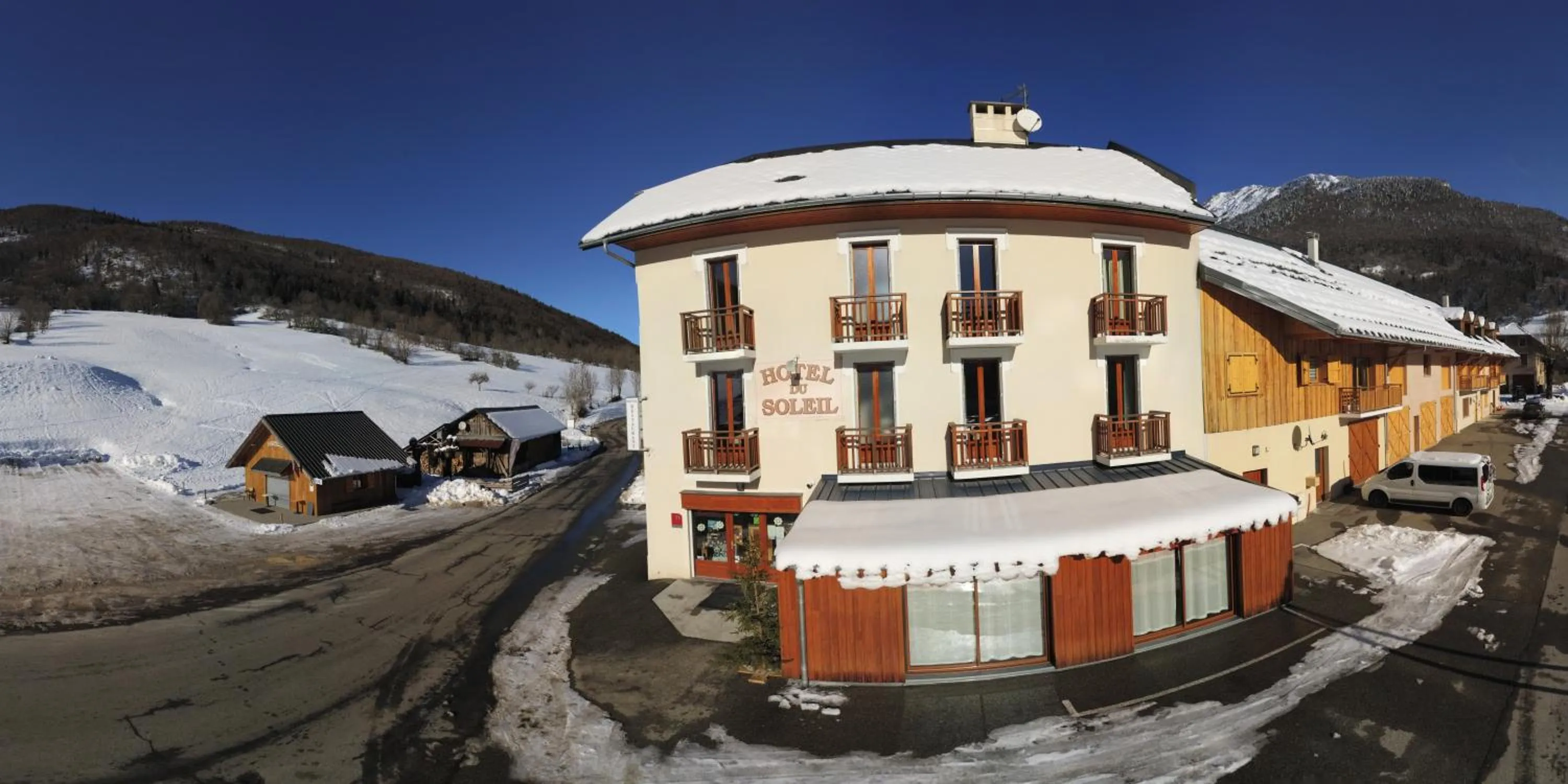 Property building in Hôtel du Soleil