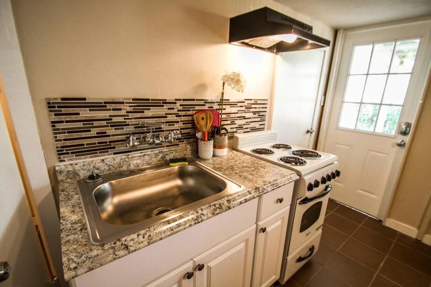 kitchen in Hays #B Near Downtown Guest Studio