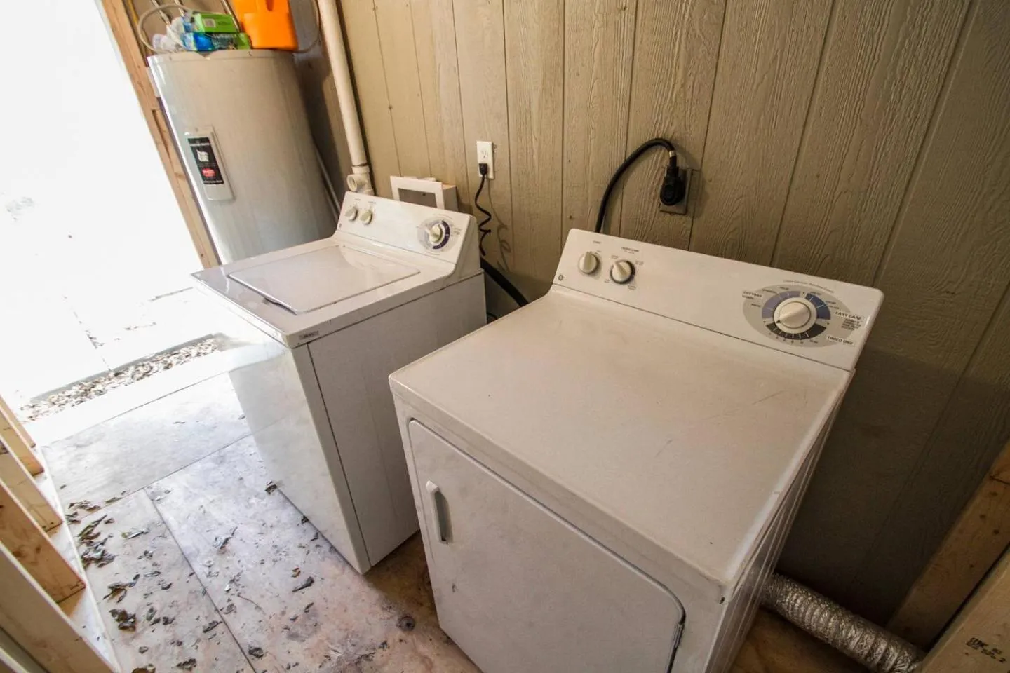 laundry in Hays #B Near Downtown Guest Studio