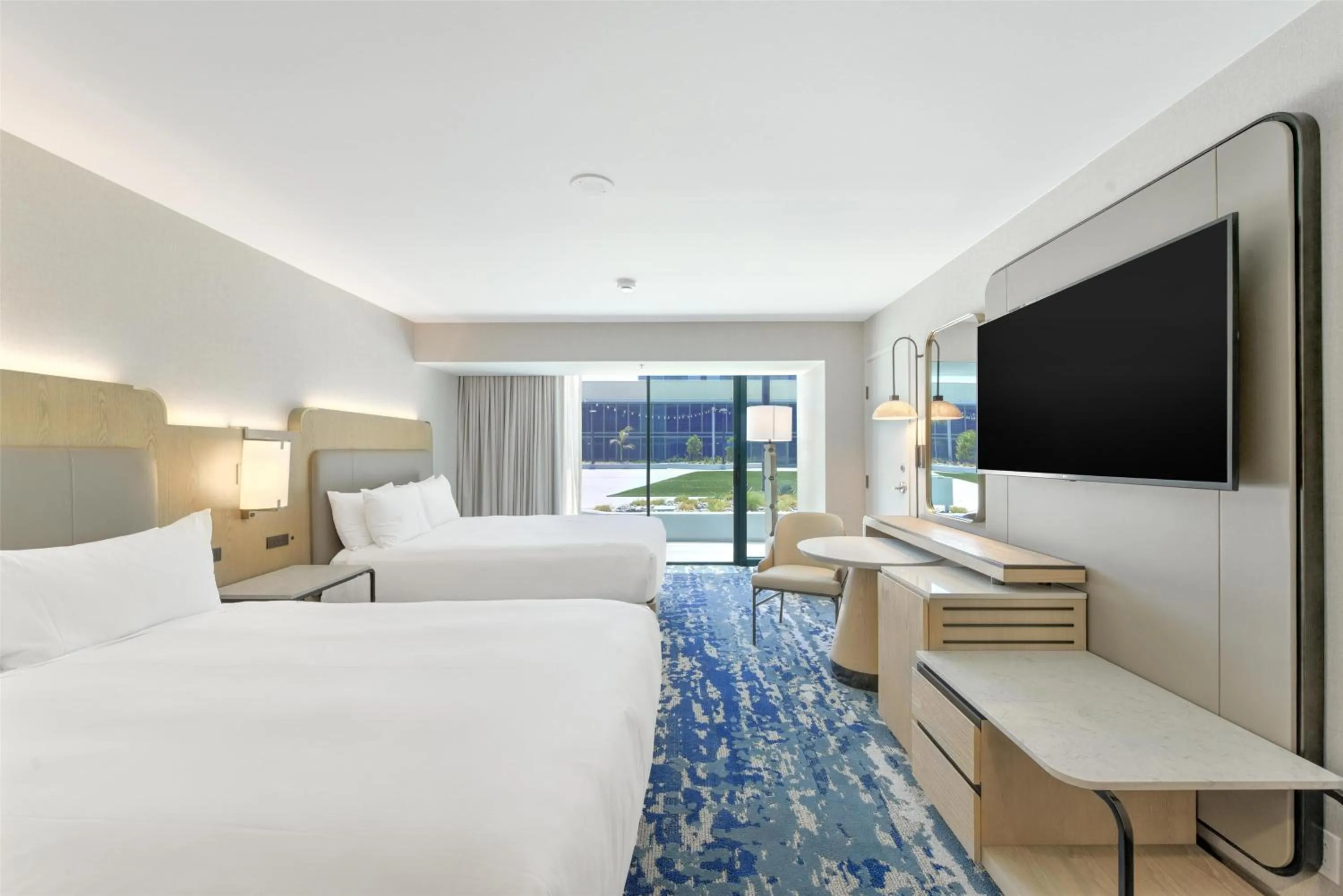 Bedroom, Bed in Hilton Anaheim