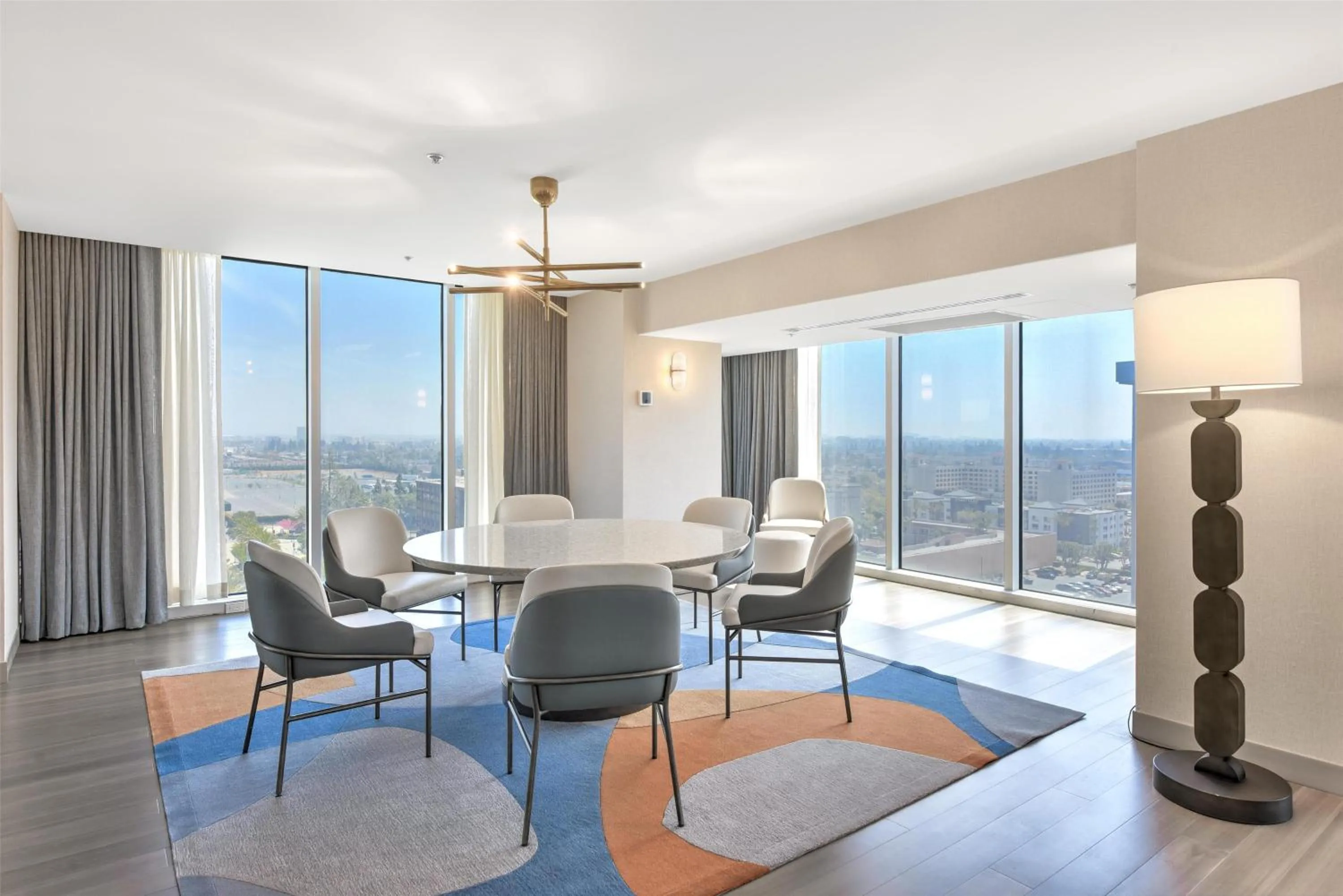 Living room in Hilton Anaheim