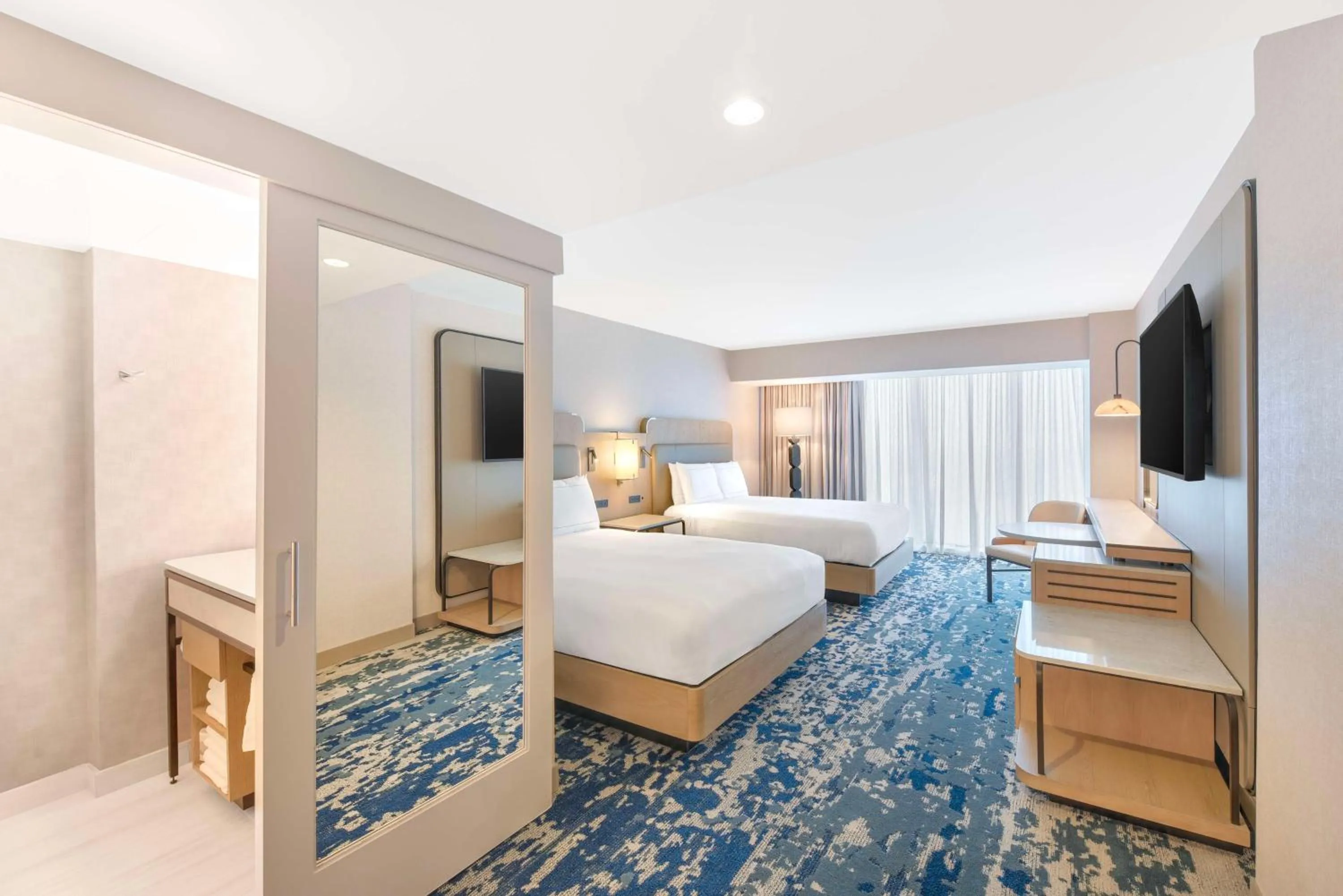 Bedroom, Bed in Hilton Anaheim