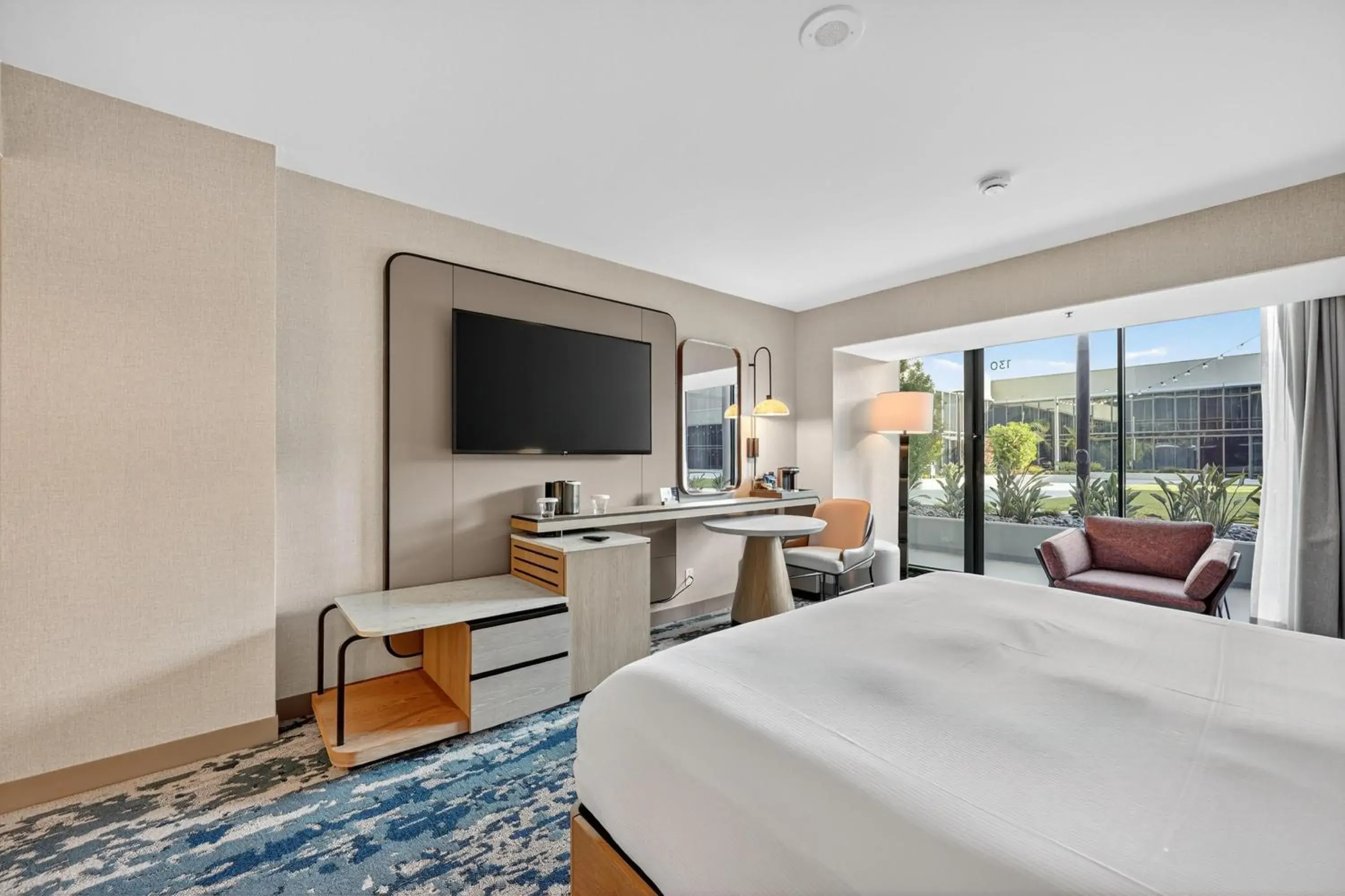 King Room with Patio - single occupancy - Terrace Level in Hilton Anaheim King Room with Patio - single occupancy - Terrace Level in Hilton Anaheim