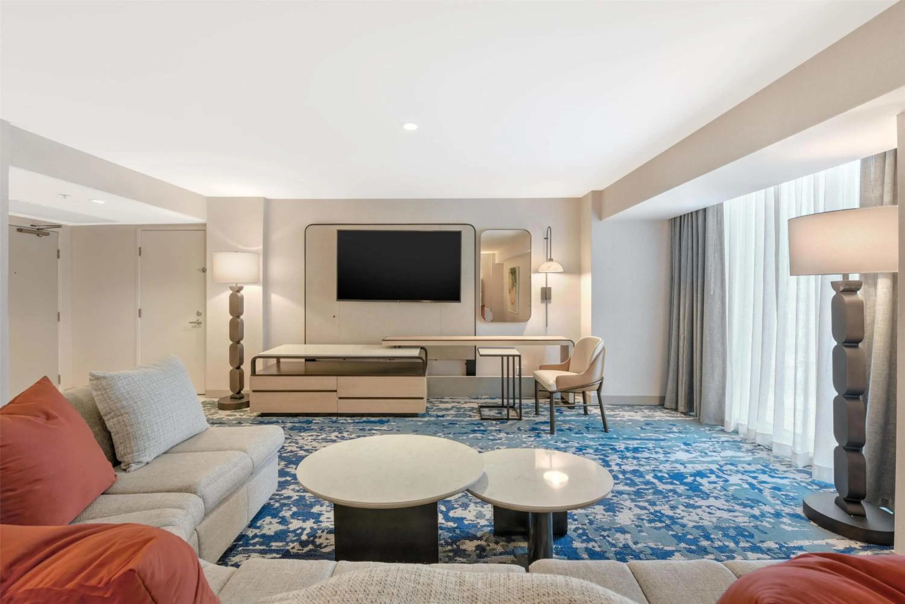 Living room in Hilton Anaheim