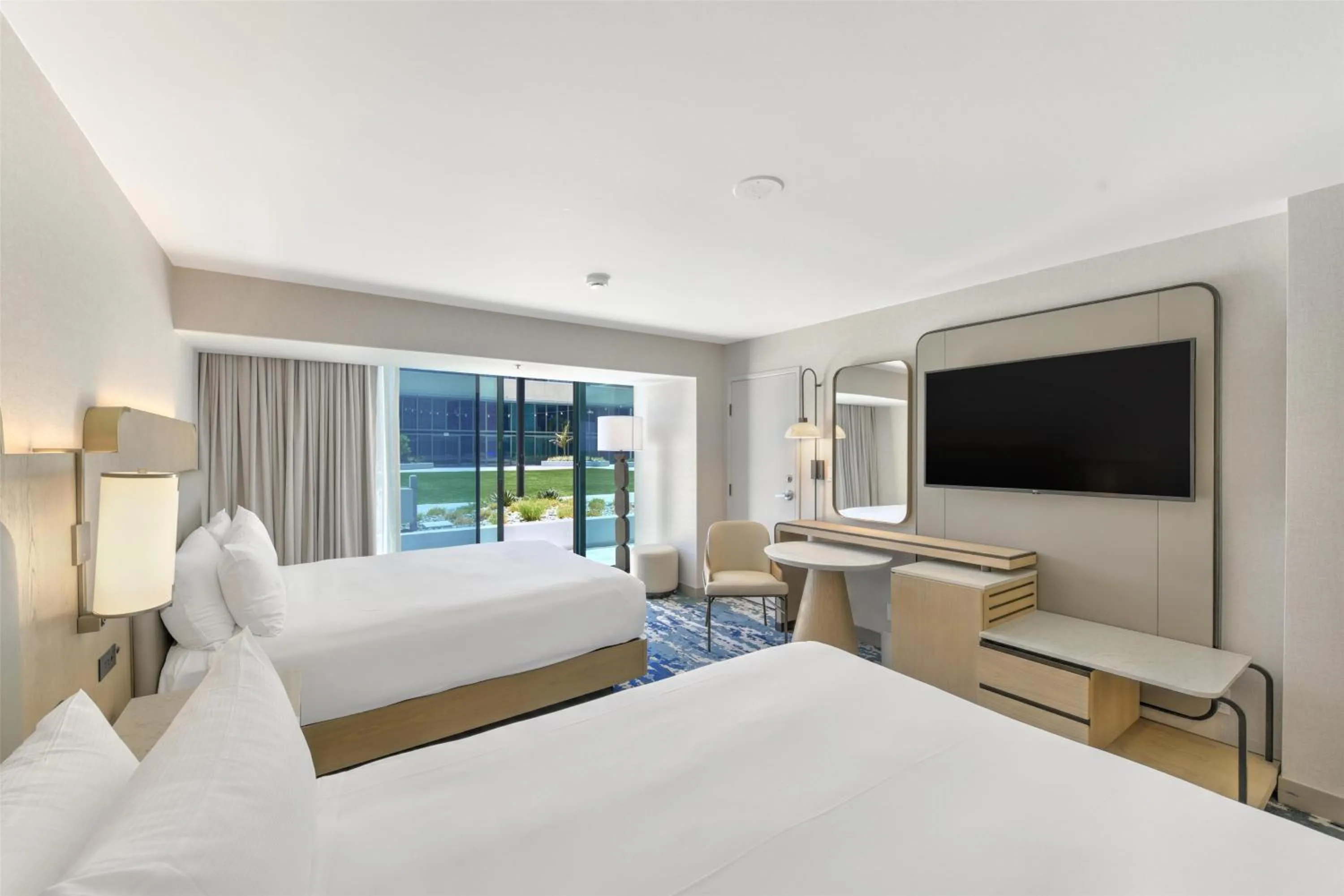 Bedroom, Bed in Hilton Anaheim