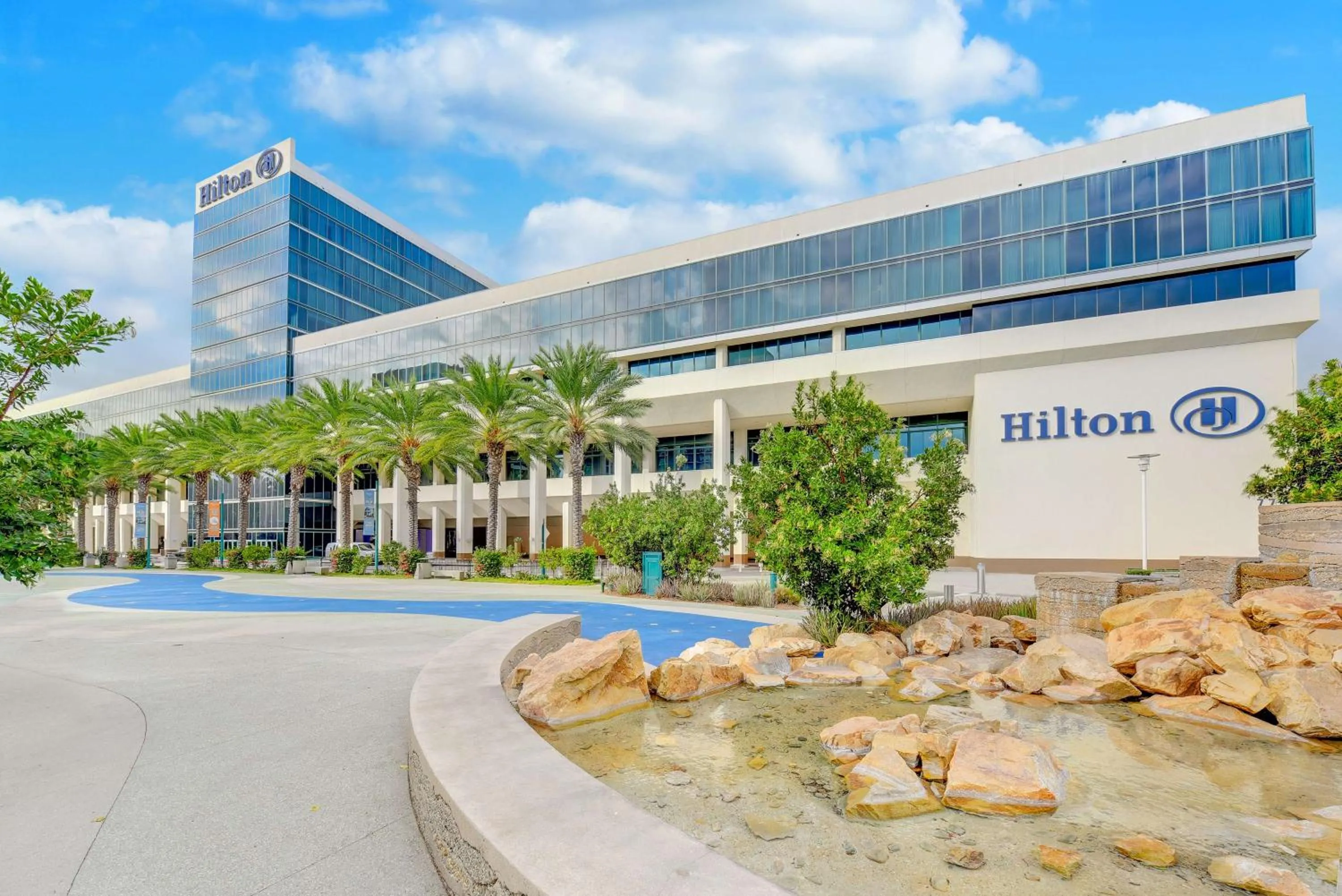 Property building in Hilton Anaheim