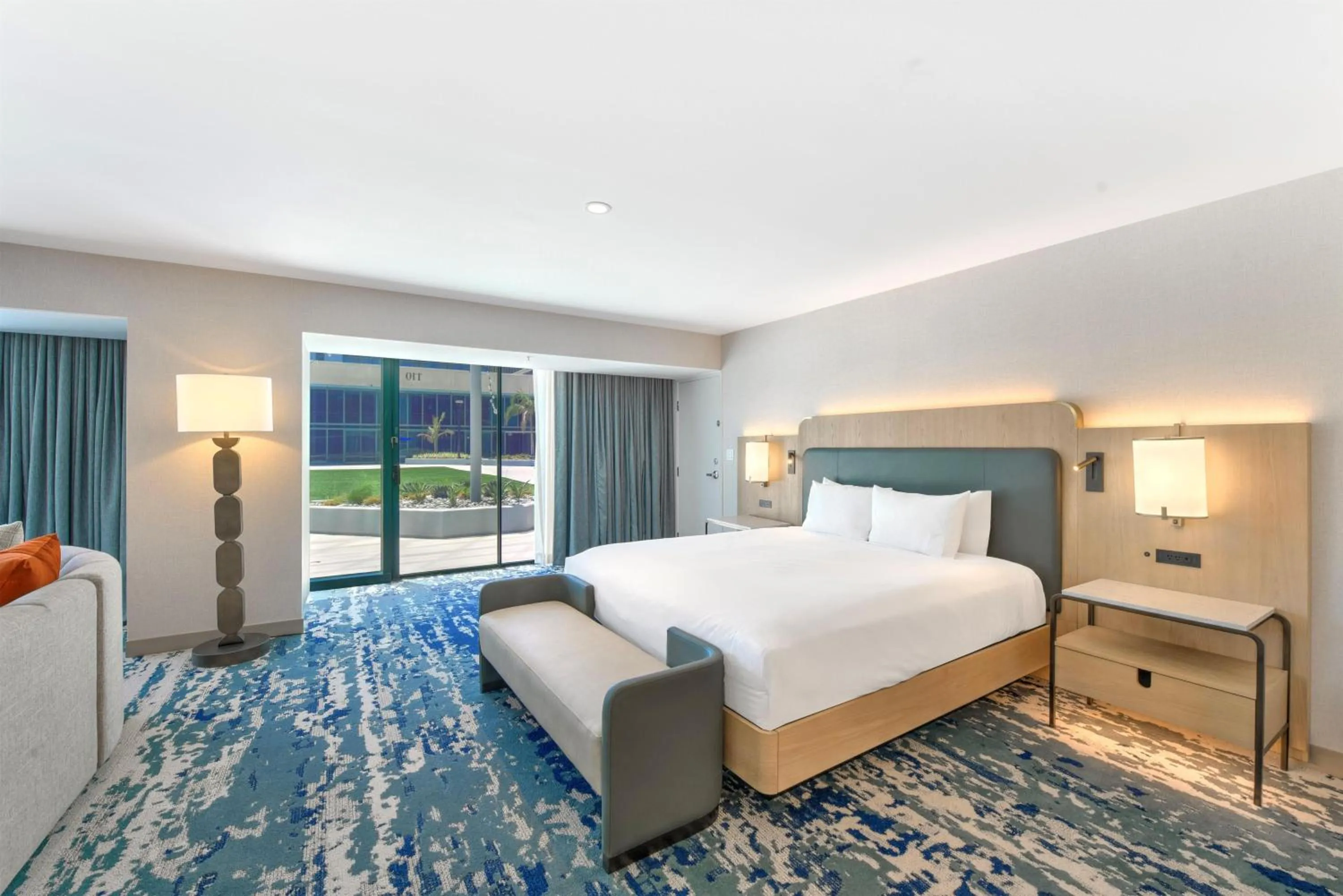 Bed in Hilton Anaheim