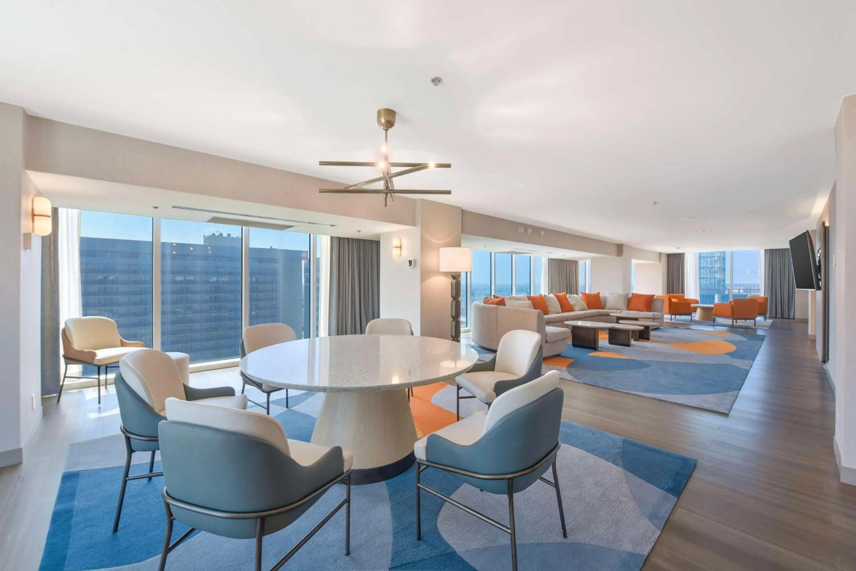 Living room in Hilton Anaheim