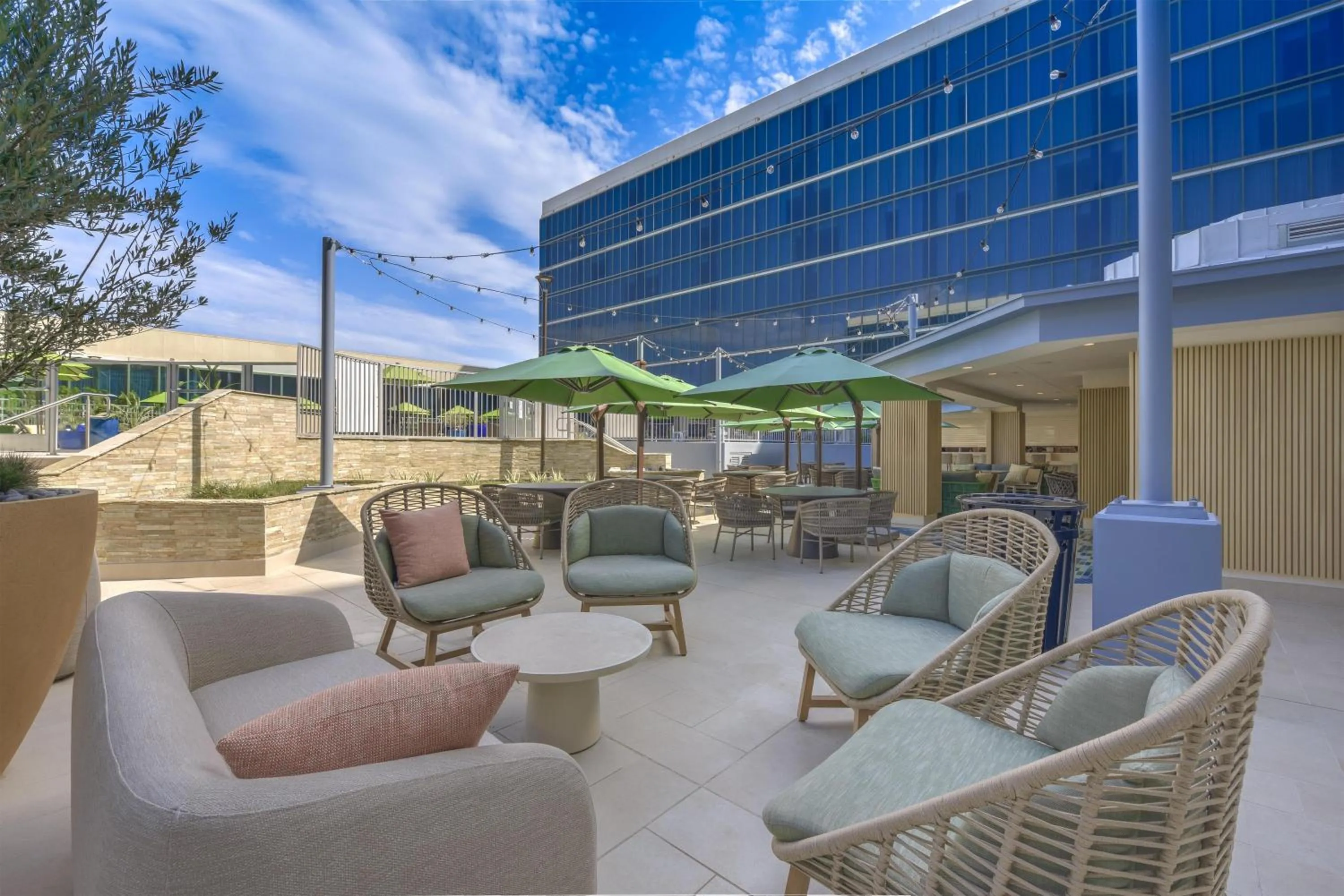 Restaurant/places to eat in Hilton Anaheim