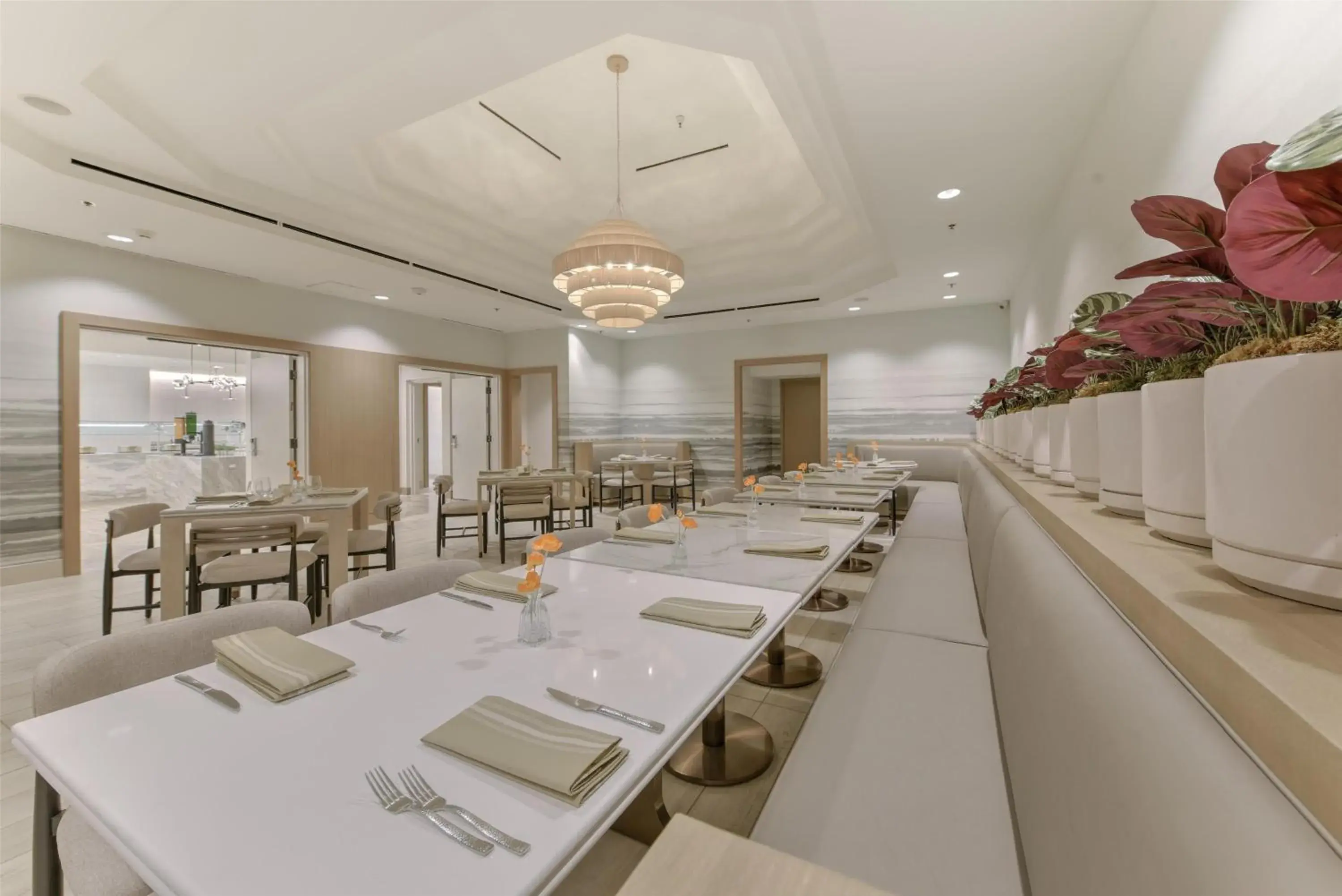 Restaurant/places to eat in Hilton Anaheim Restaurant/places to eat in Hilton Anaheim