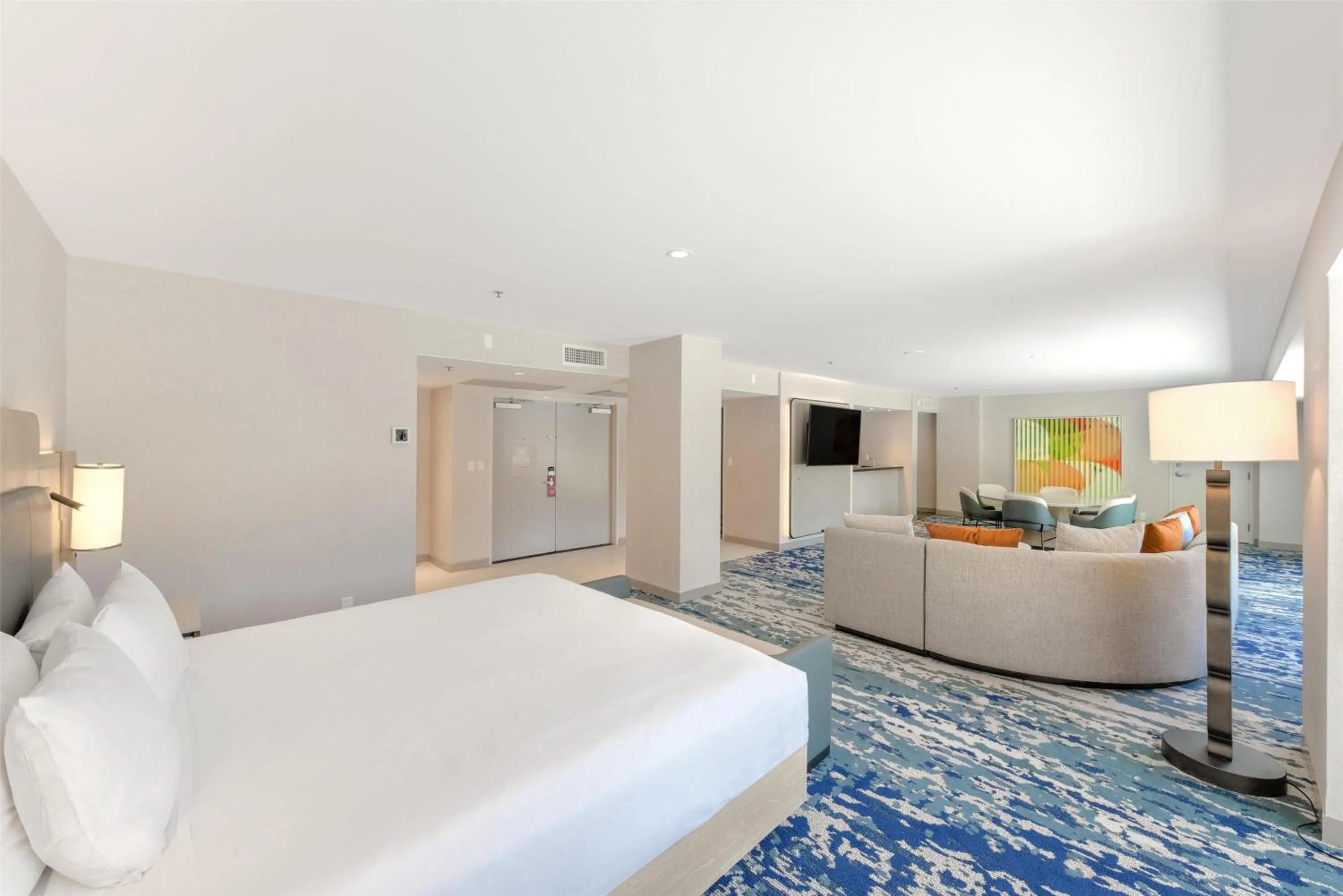 Bed in Hilton Anaheim