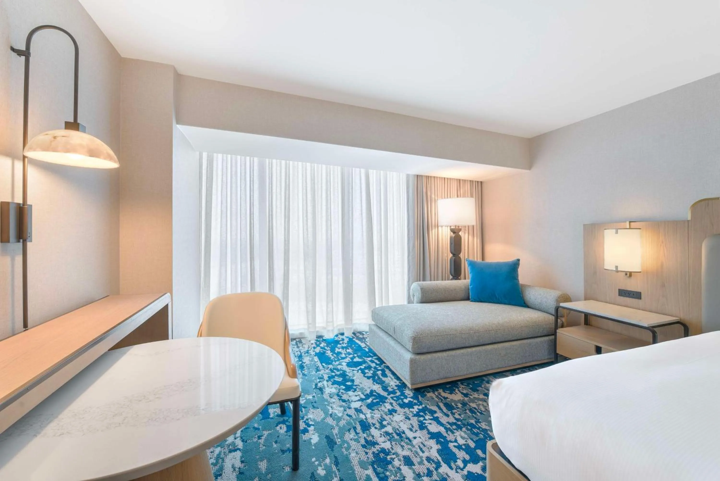 Bedroom, Bed in Hilton Anaheim