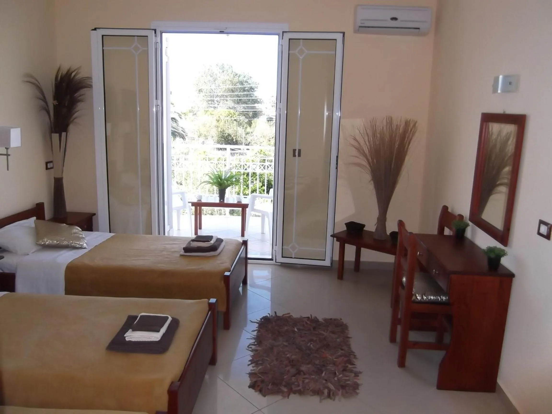 Day, Bed in Mariana Hotel