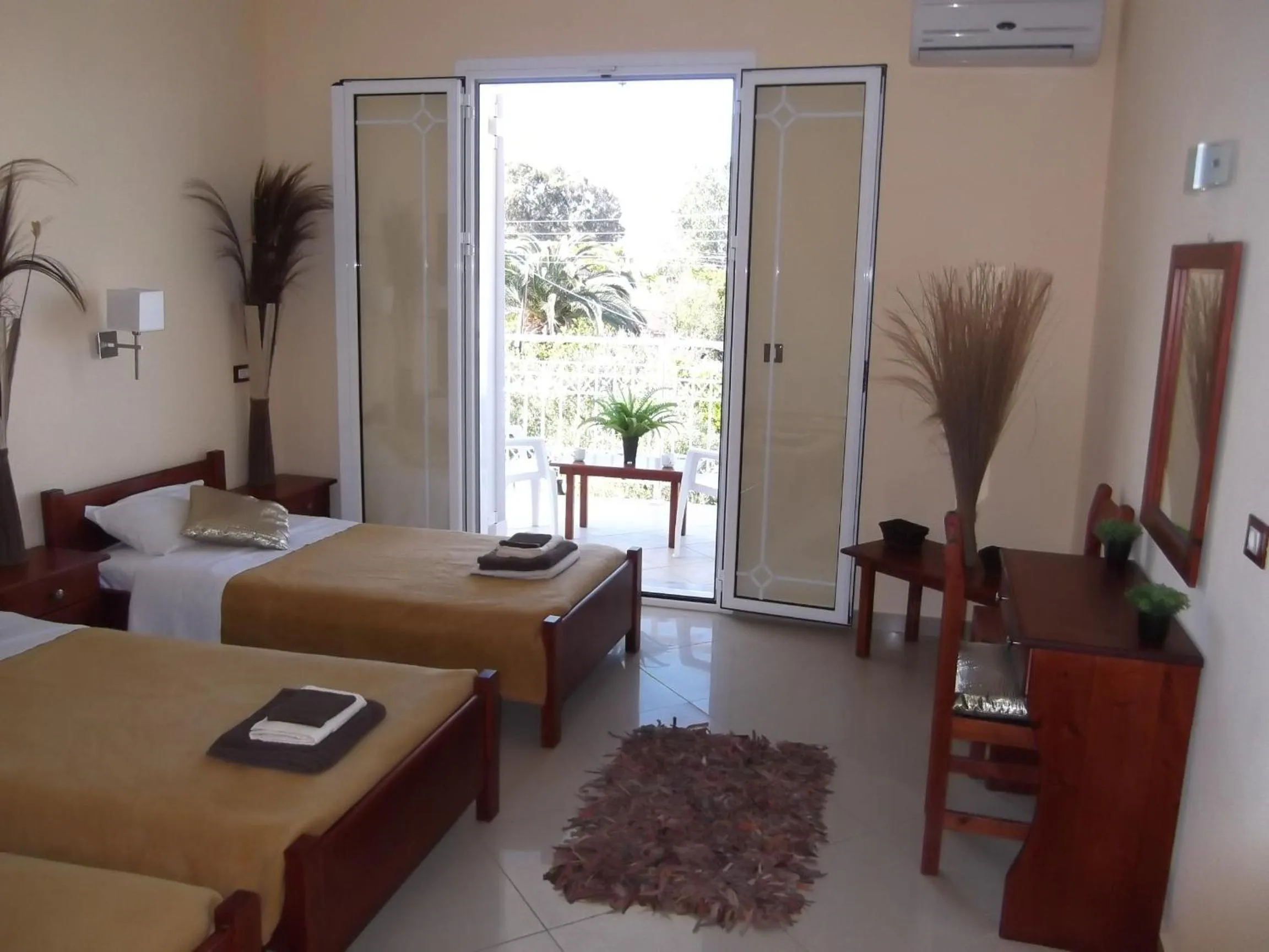 Day, Bed in Mariana Hotel