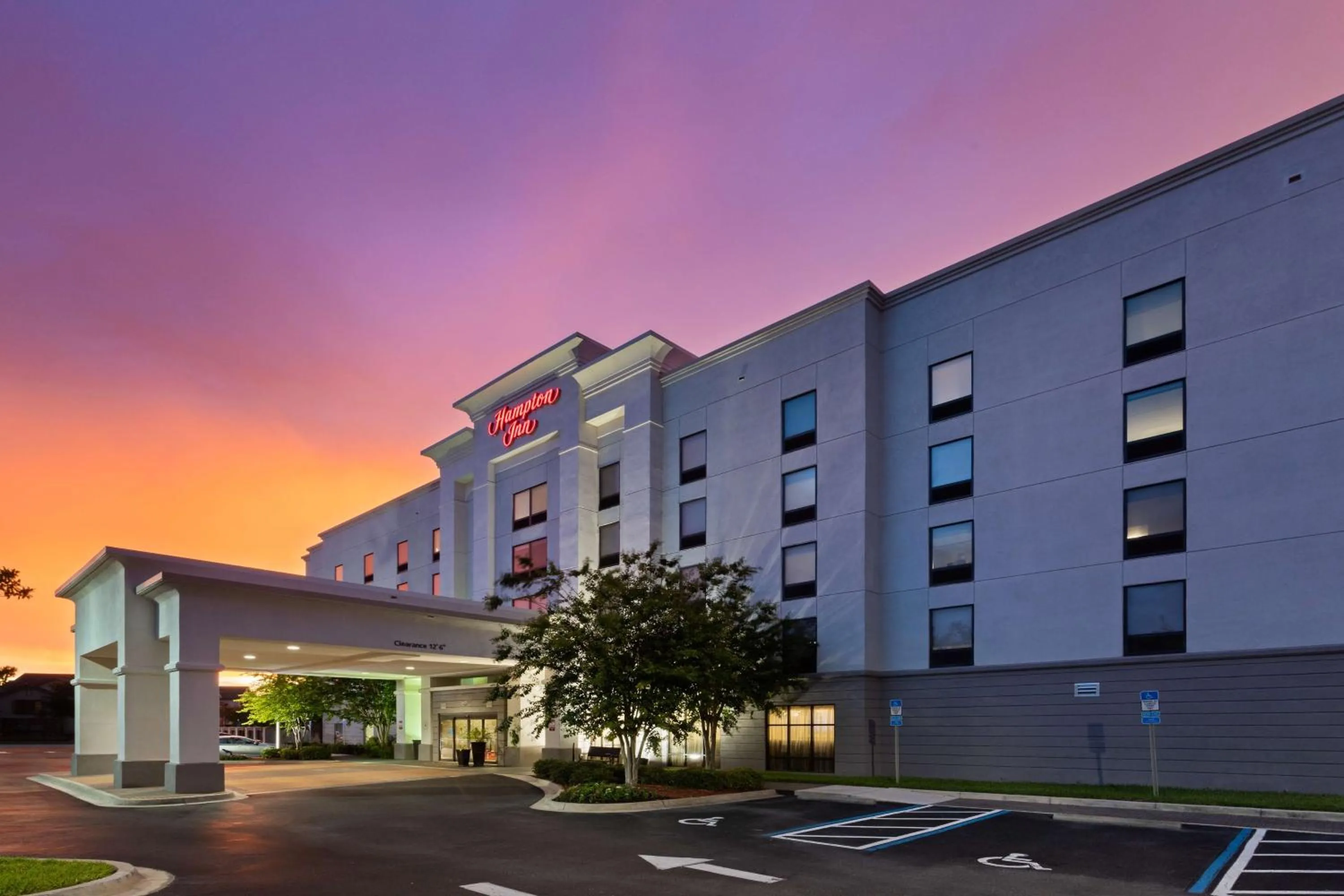 Property building in Hampton Inn Jacksonville-I-295 East/Baymeadows