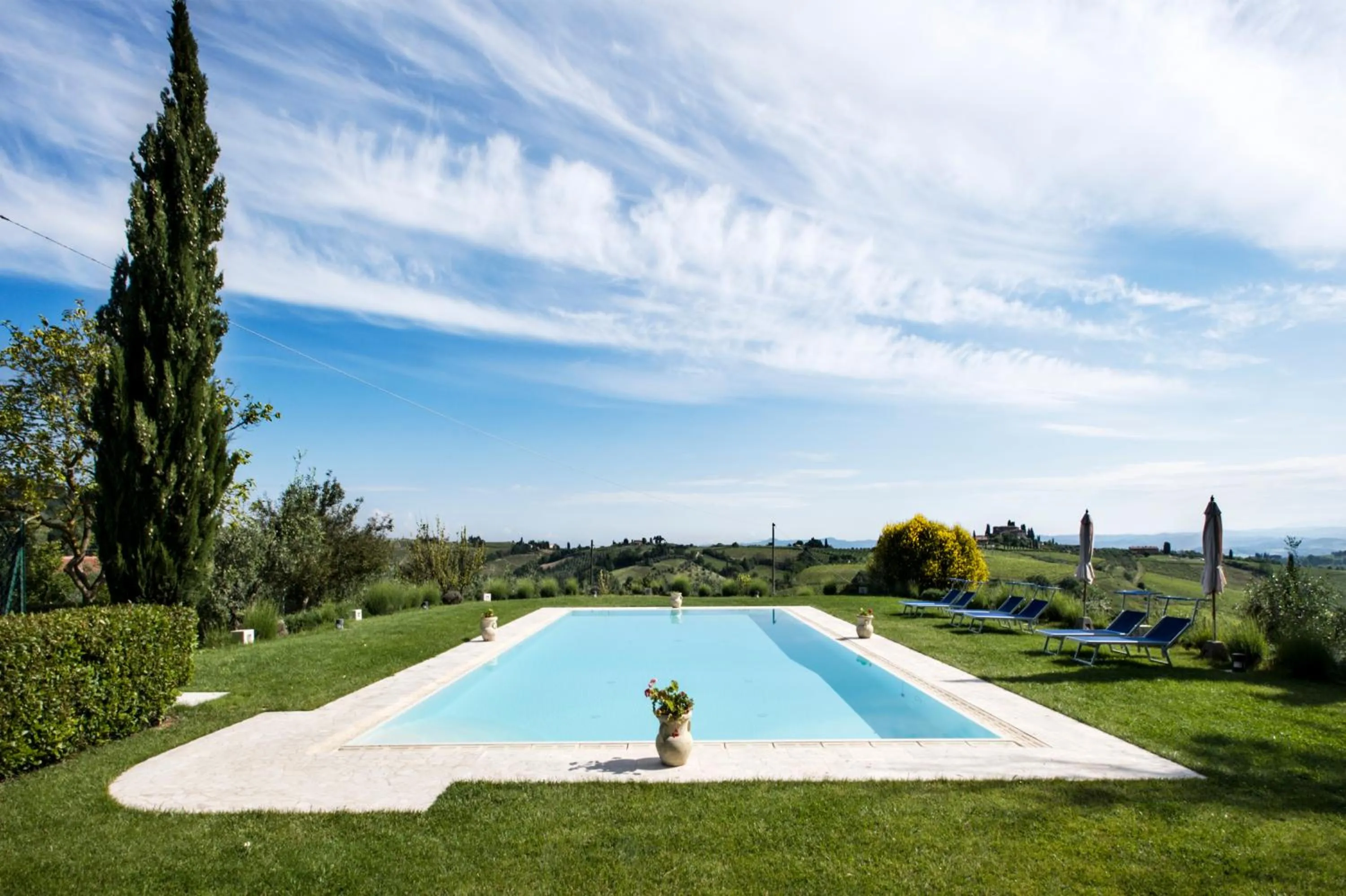 Garden view in B&B Ponte a Nappo San Gimignano