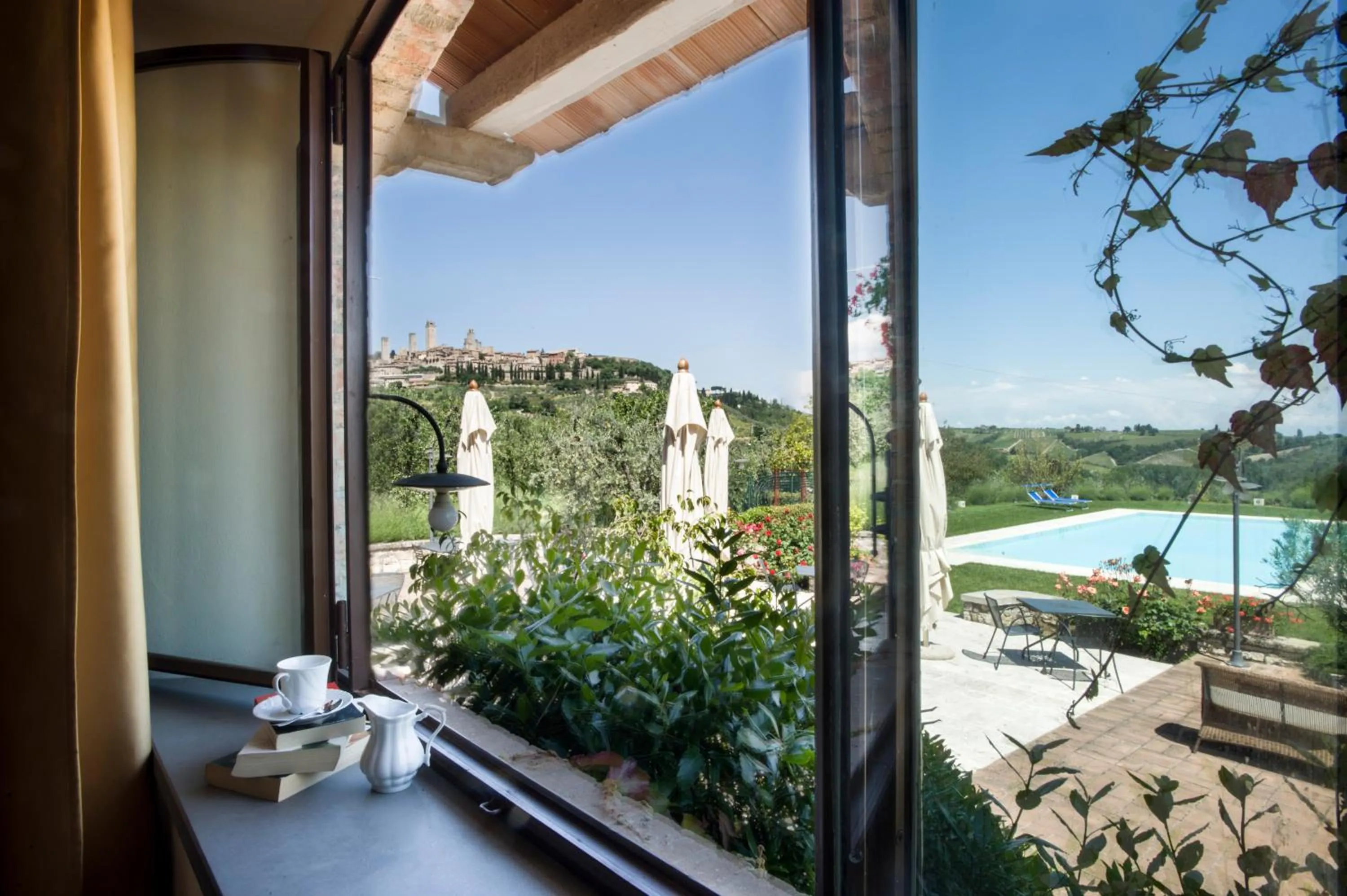 Pool view in B&B Ponte a Nappo San Gimignano