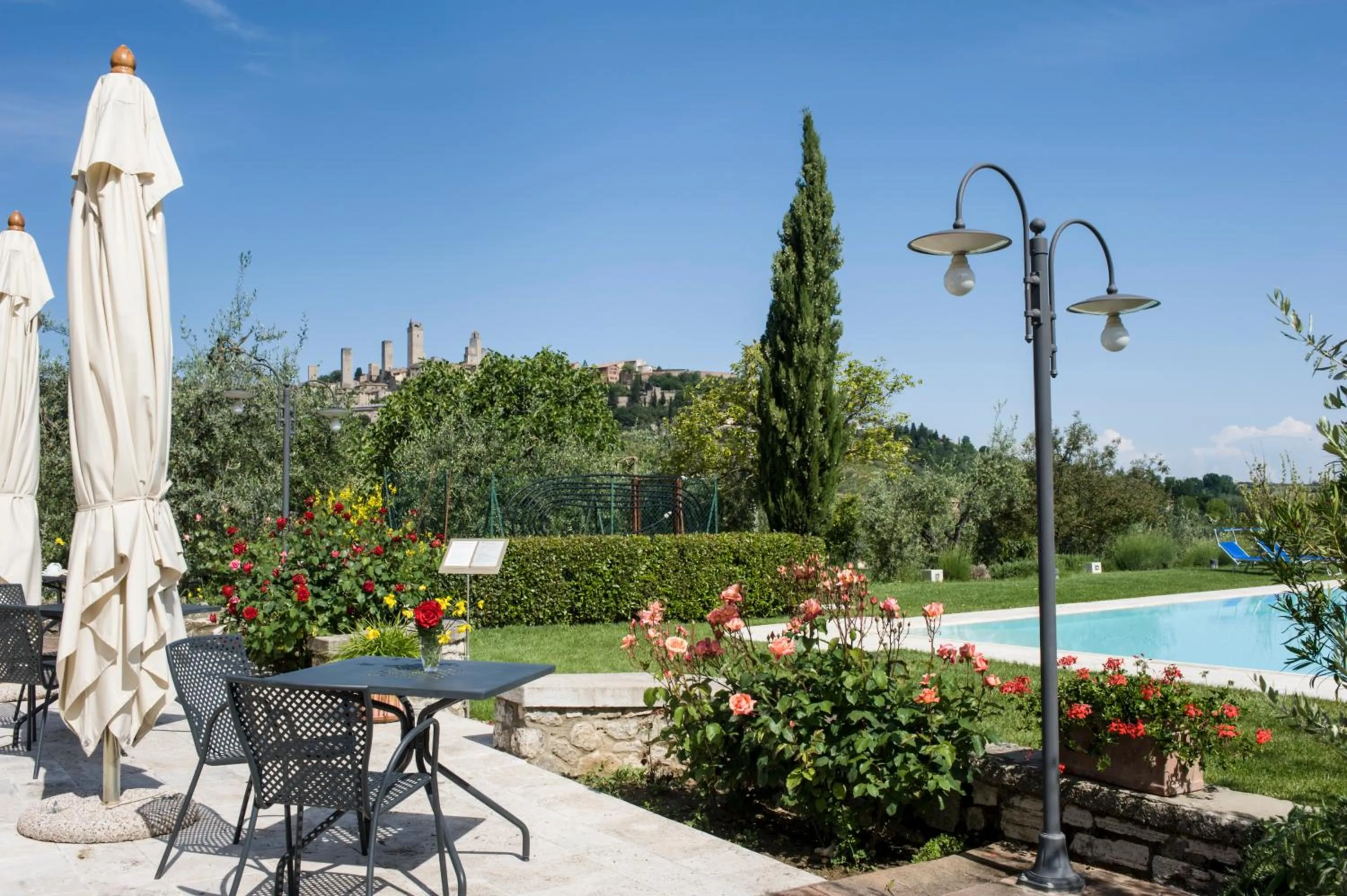 Patio in B&B Ponte a Nappo San Gimignano