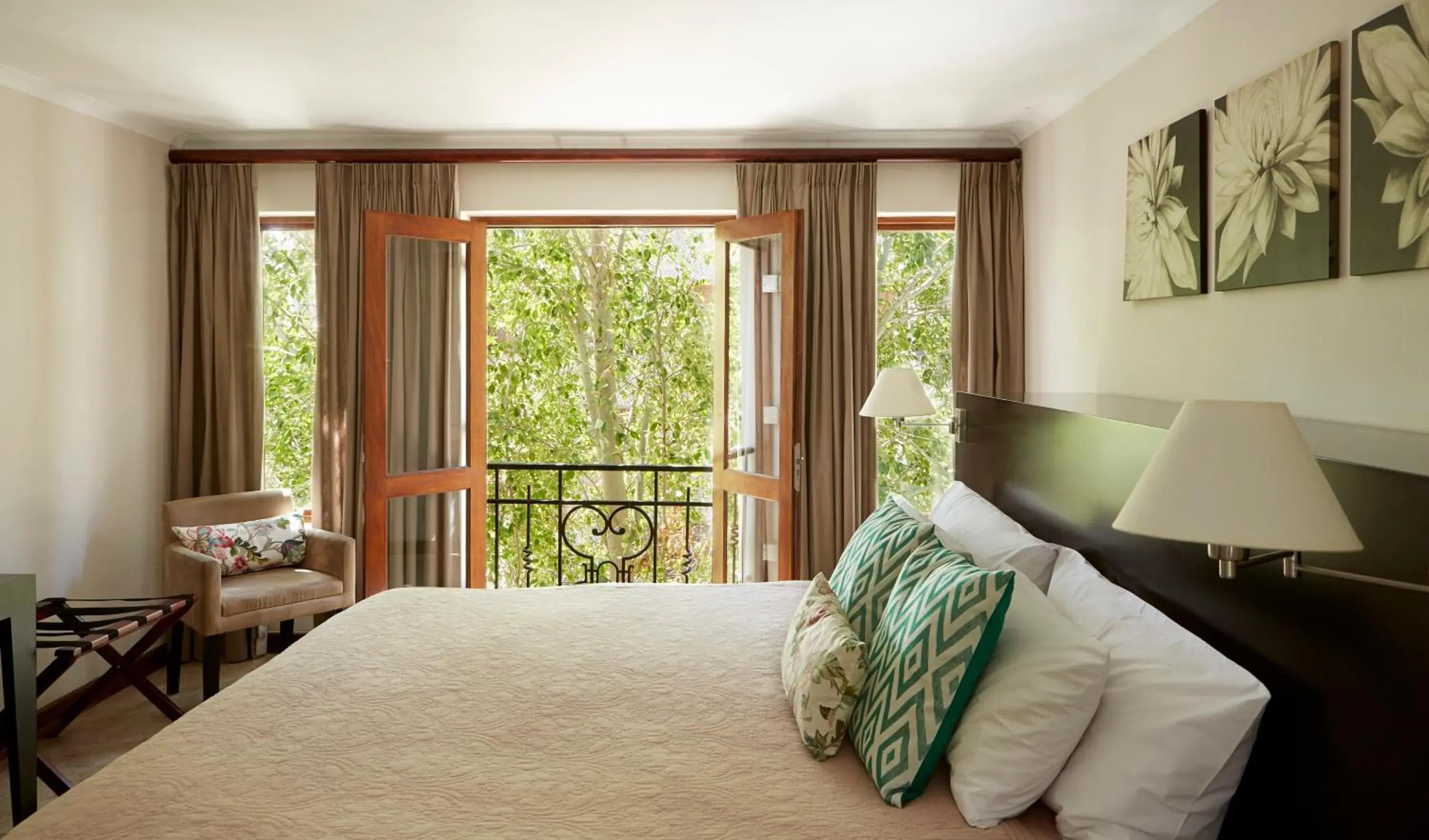 Bed in Bayflowers Guest House Bed in Bayflowers Guest House