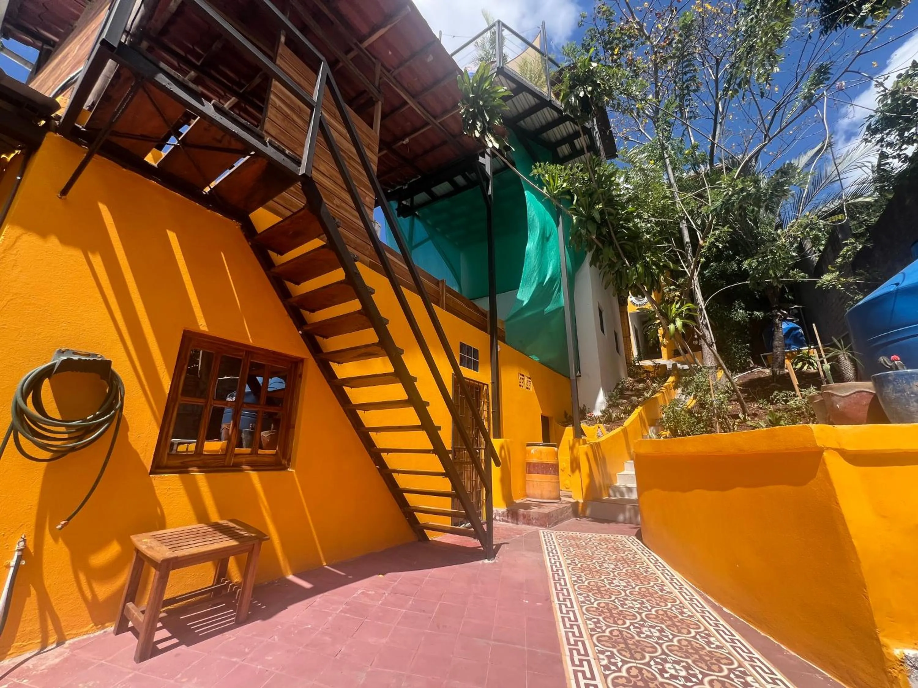 Buena Onda Backpackers