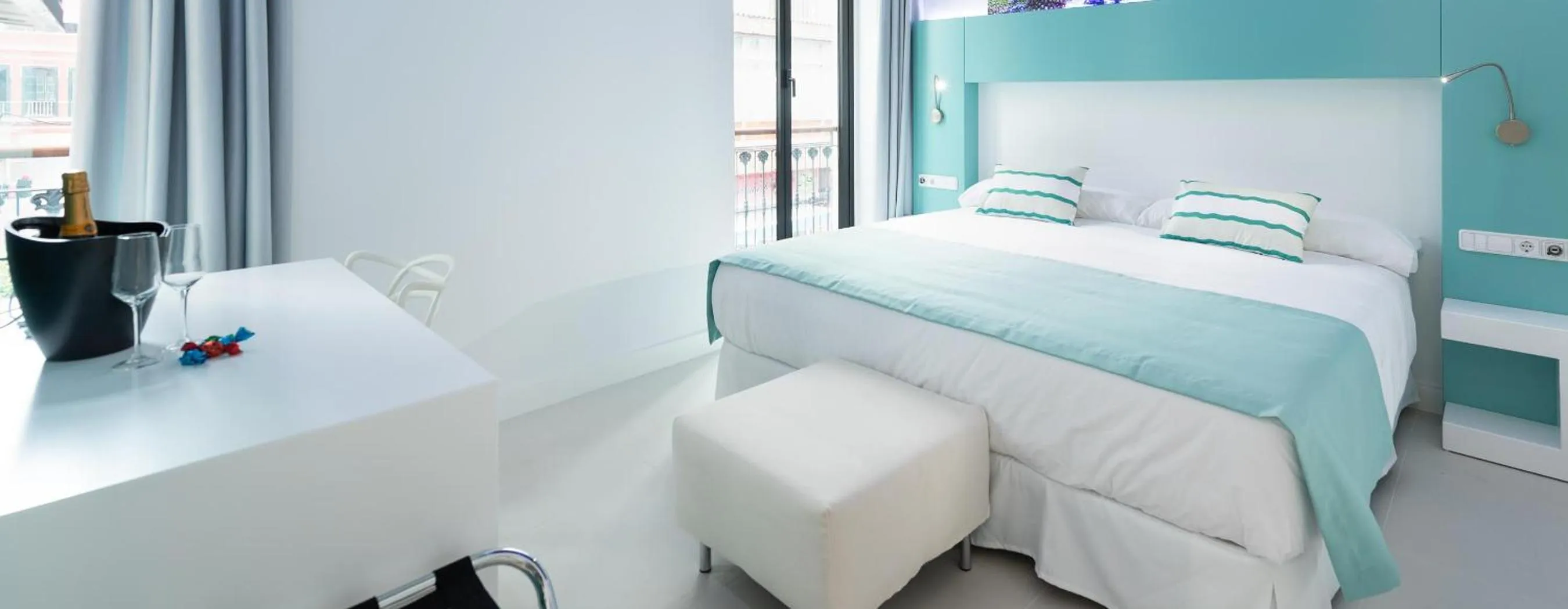 Photo of the whole room, Bed in HD Acuario Lifestyle