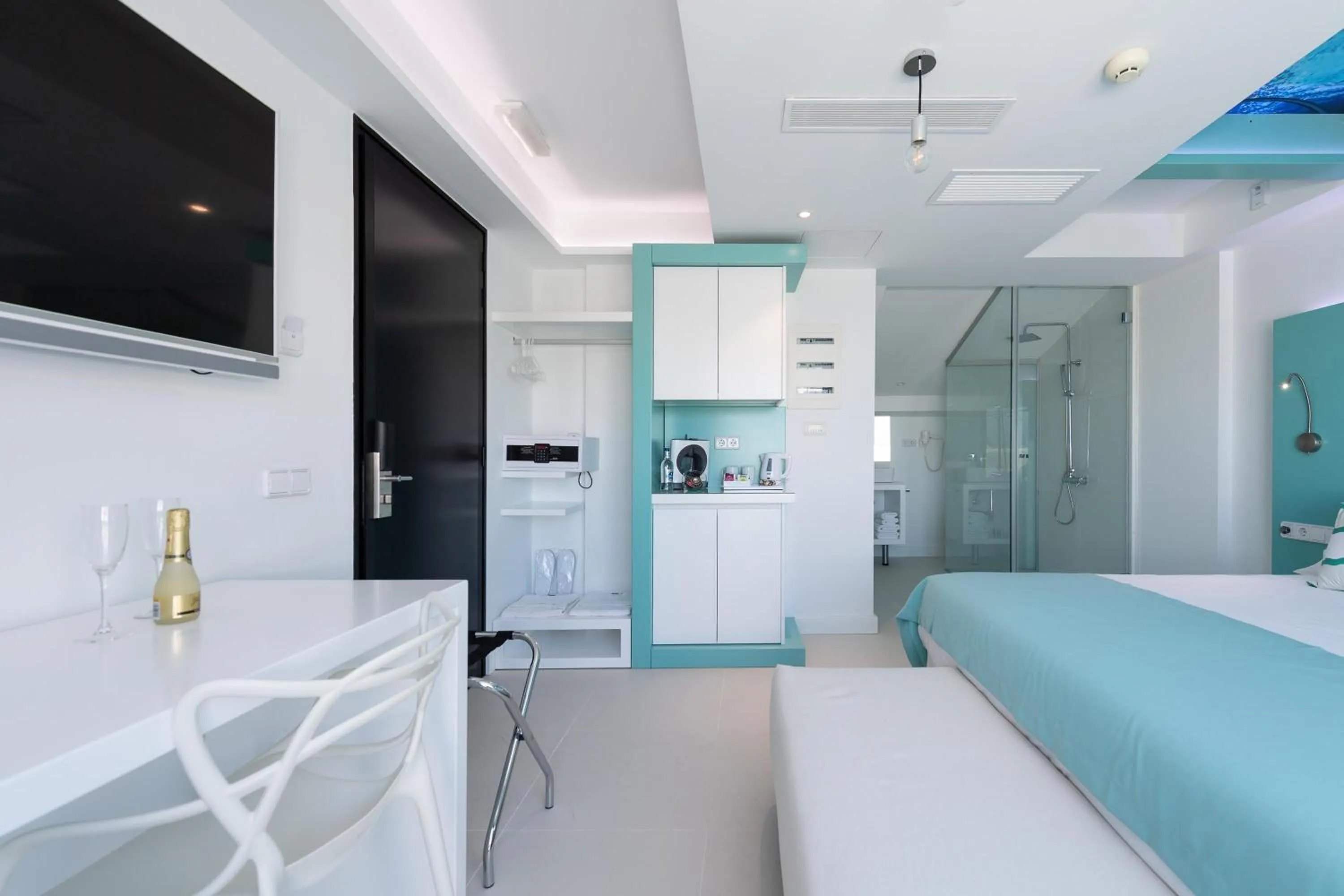 Bathroom, Bed in HD Acuario Lifestyle