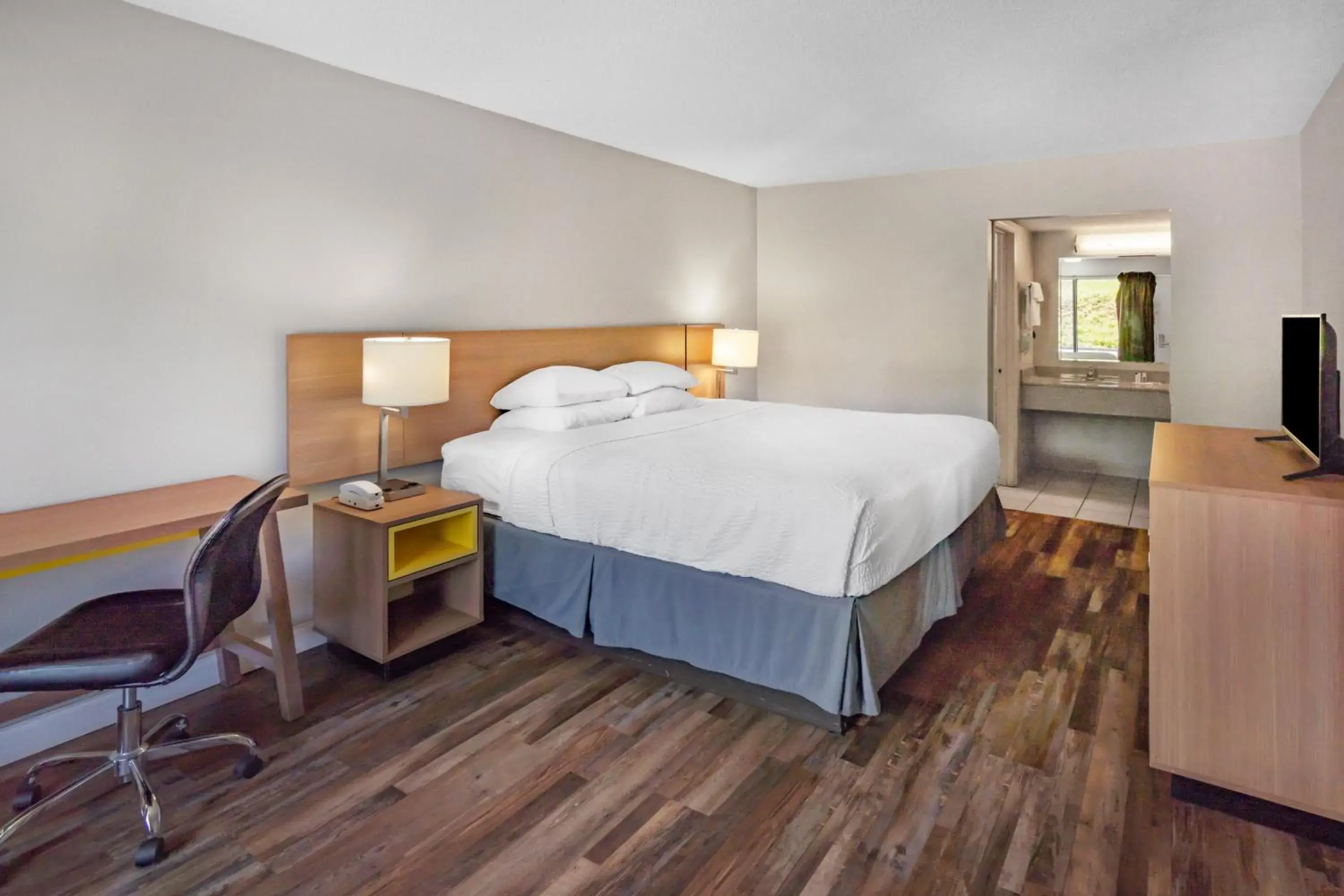 Bed in Days Inn by Wyndham Owensboro