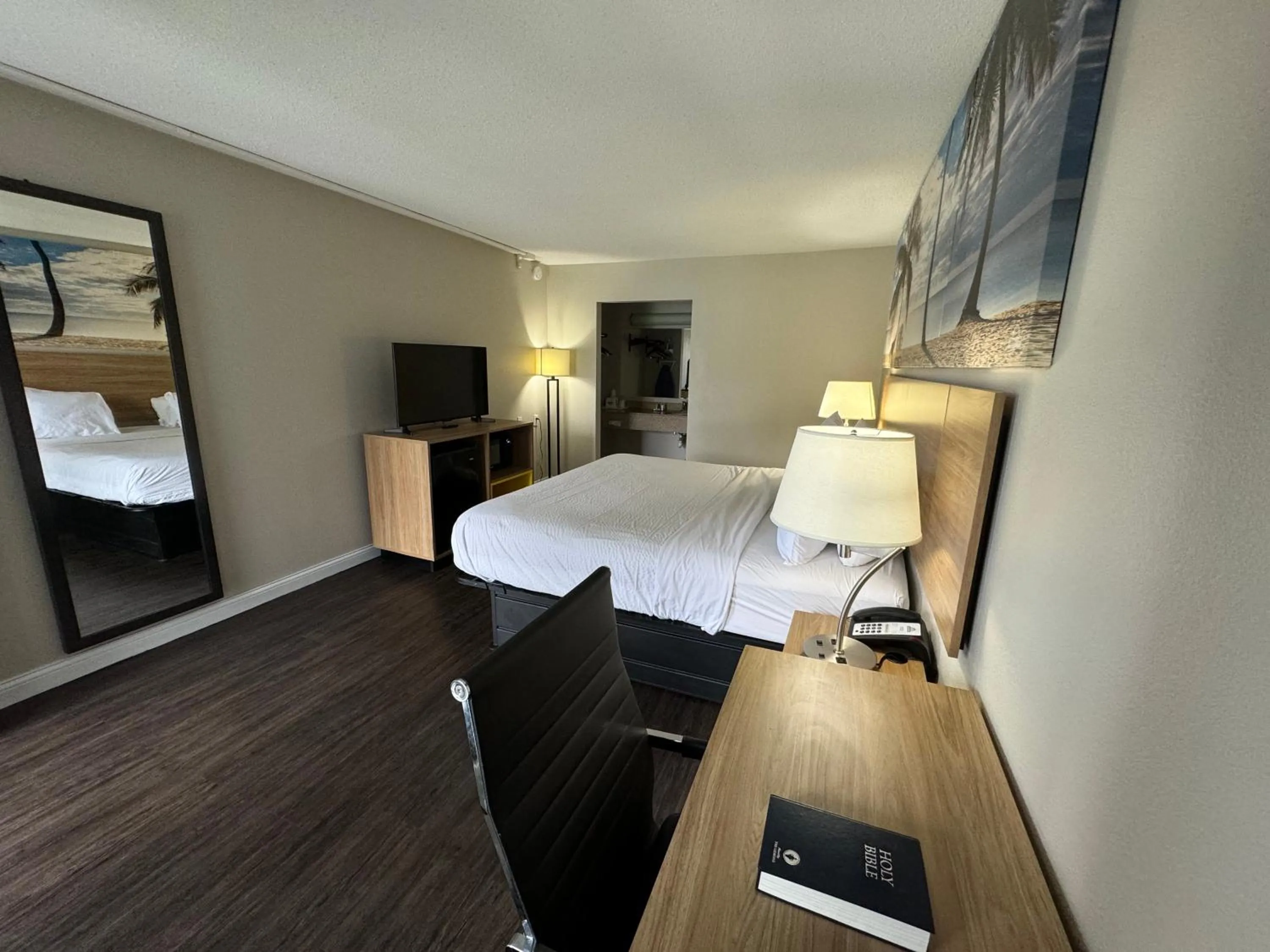 Bed in Rodeway Inn Owensboro South