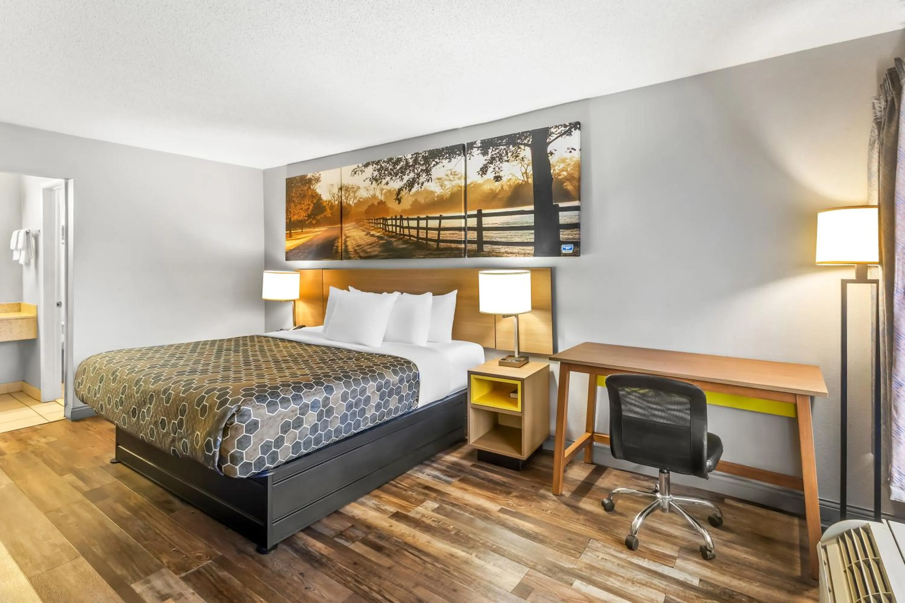 Bed in Rodeway Inn Owensboro South
