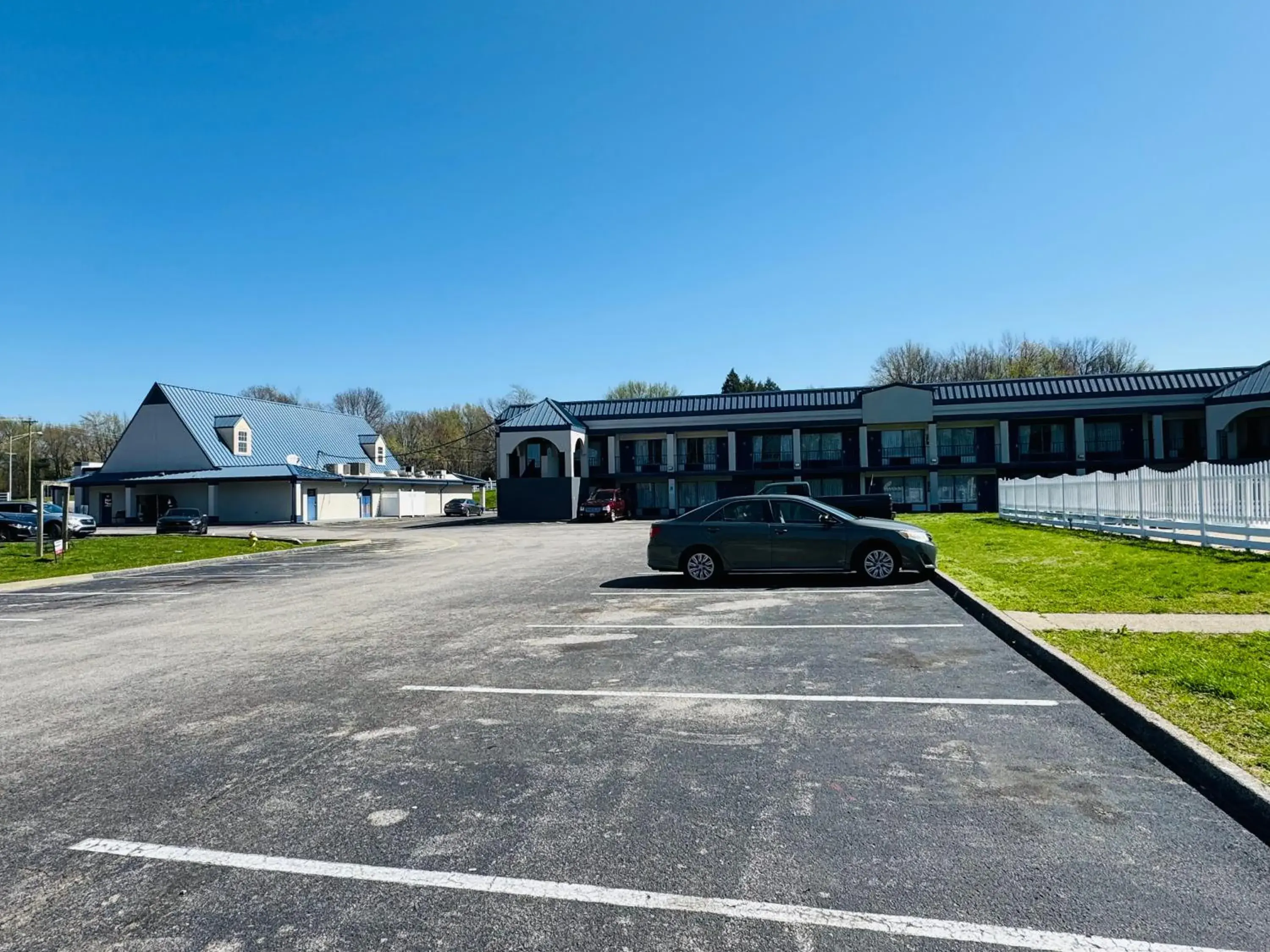 Property building in Rodeway Inn Property building in Rodeway Inn