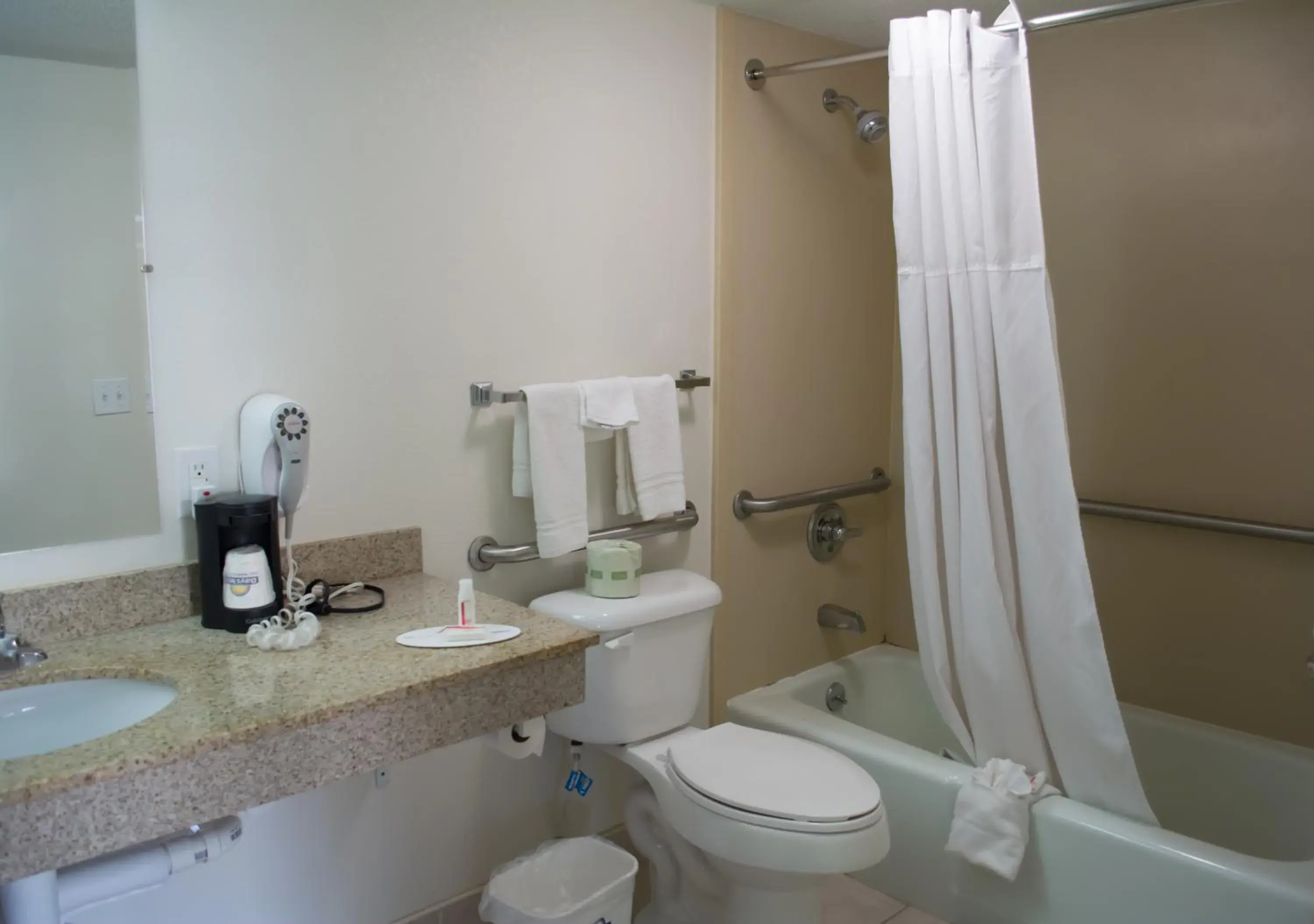 Bathroom in Days Inn by Wyndham Owensboro